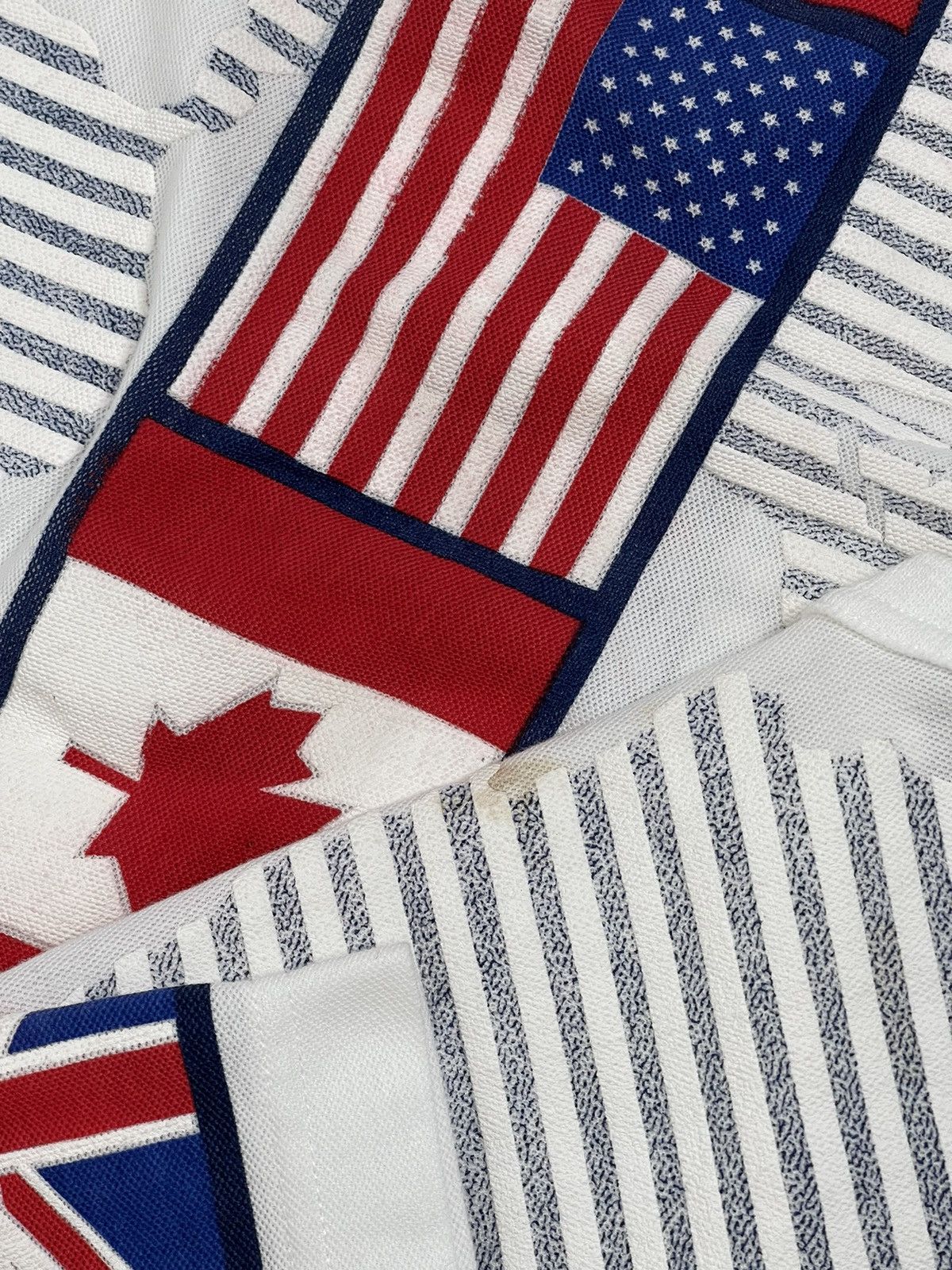 Vintage 90s VINTAGE FLAGS Tee Size US L / EU 52-54 / 3 - 9 Thumbnail