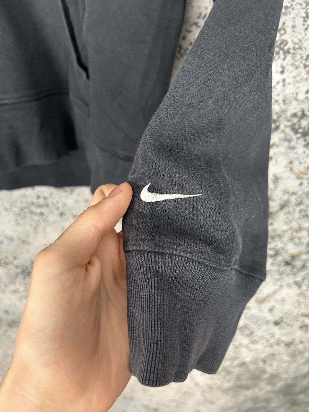 Nike × Vintage Vintage Nike Y2K Center Logo Swoosh Black Hoodie Hype Skate Size US S / EU 44-46 / 1 - 4 Thumbnail