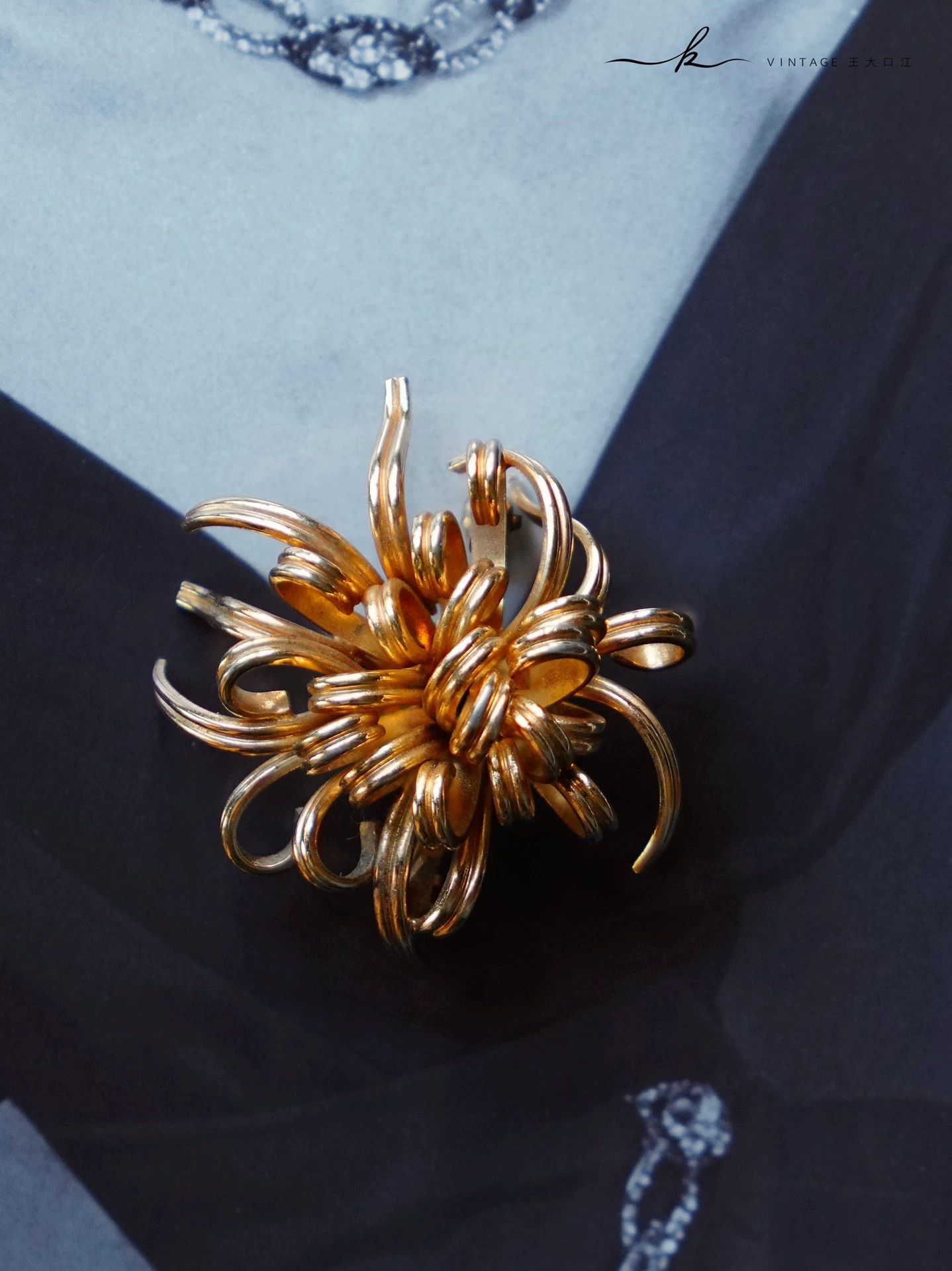 Christian Dior Monsieur Christian Dior 1965 Vintage 3D Gold Chrysanthemum Brooch Size ONE SIZE - 8 Thumbnail