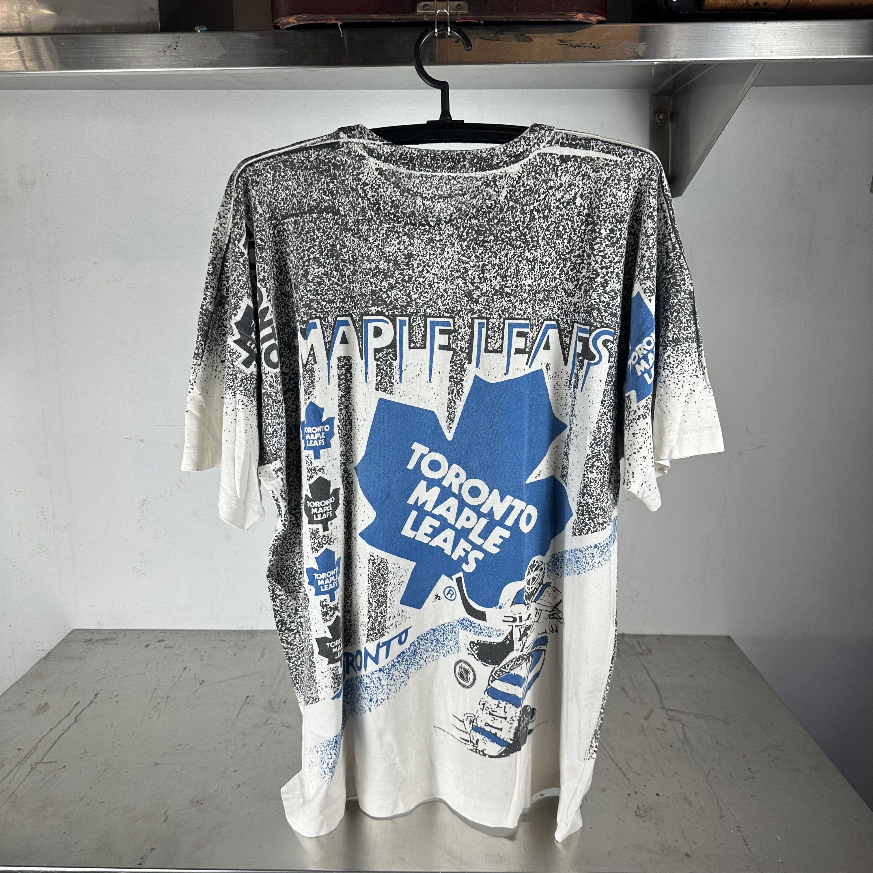Vintage ​90s Toronto Maple Leafs All Over Print NHL AOP XL T-shirt Size US XL / EU 56 / 4 - 3 Thumbnail