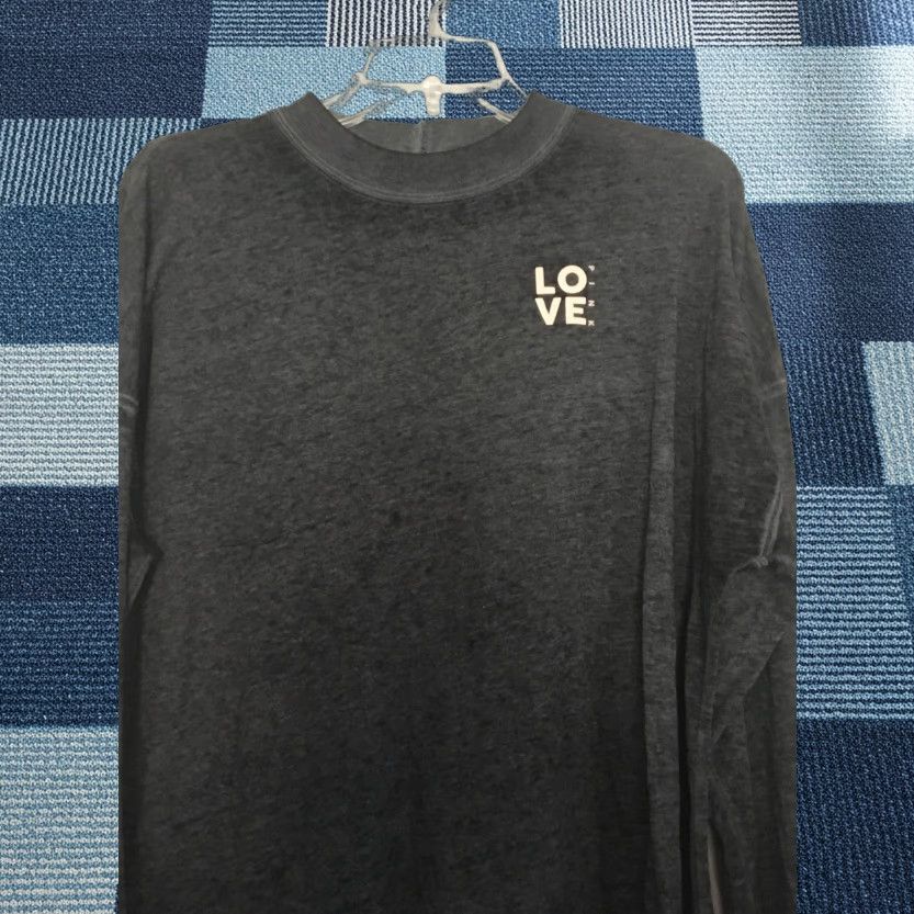 Victoria's Secret Victoria's Secret Shirt Women's Crewneck 3/4 Sleeve Sheer Gray Top M Size M / US 6-8 / IT 42-44 - 1 Thumbnail