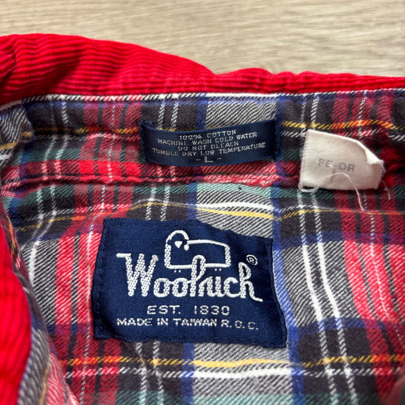 Vintage × Woolrich Woolen Mills Vintage Woolrich Corduroy Button Down Shirt Men's Large Size US L / EU 52-54 / 3 - 4 Thumbnail