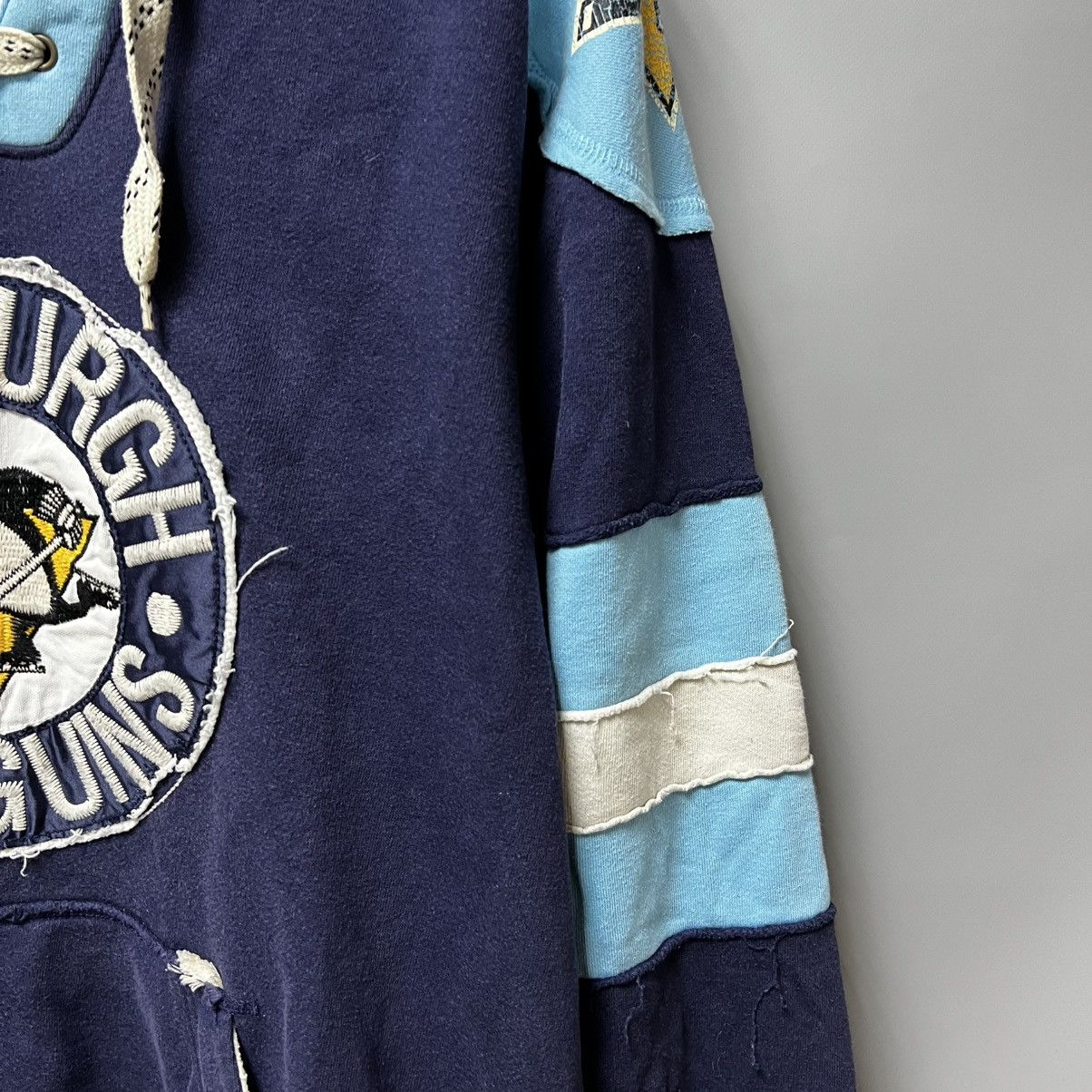 Reebok Reebok CCM Pittsburgh Penguins Hoodie Vintage 90s Style y2k Size US L / EU 52-54 / 3 - 7 Thumbnail