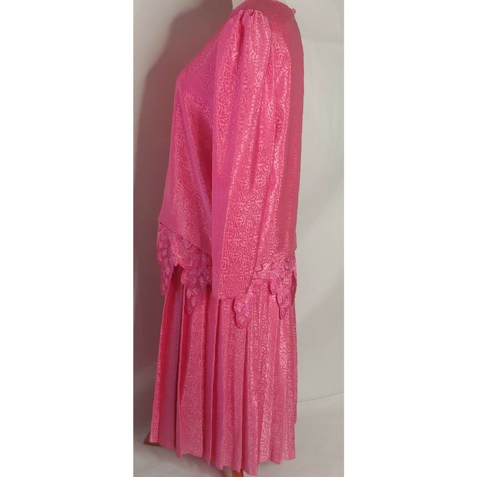 Vintage VINTAGE Street Ten Petites Blouse & Skirt Set Womens 14P Pink Satin Embroidered Flowers Formal/Maternity/Church 90s-00s Size XL / US 12-14 / IT 48-50 - 3 Thumbnail