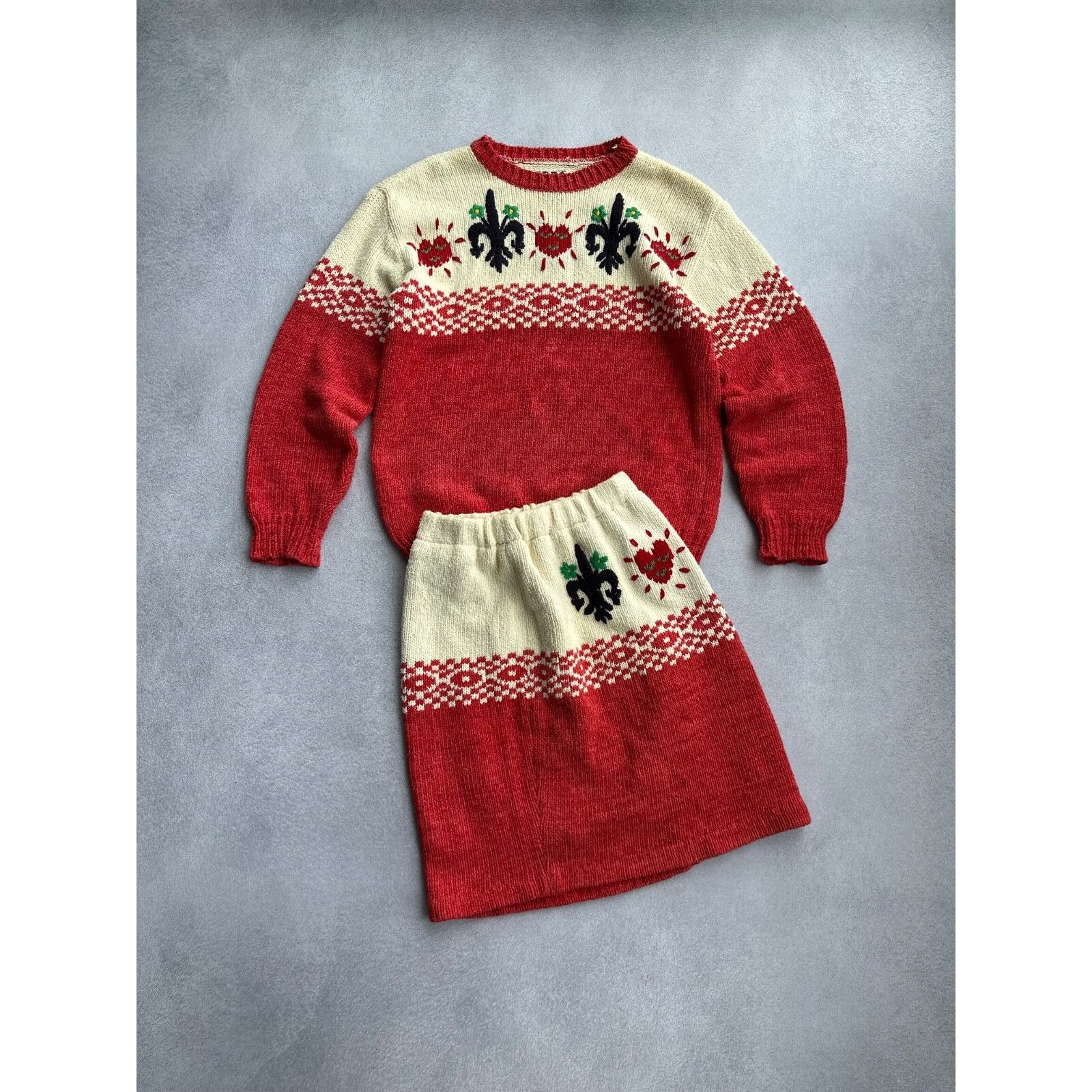 Japanese Brand VTG Japan Tokyo Woman Knitted Hearts Sweater & SkirtSuit Size 26" / US 2 / IT 38 - 1 Thumbnail