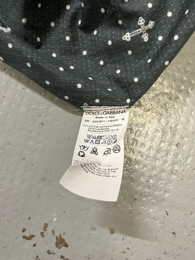 Dolce & Gabbana 2010s Dolce & Gabbana Black Polka Dot Cross Print Shirt Size US S / EU 44-46 / 1 - 10 Thumbnail
