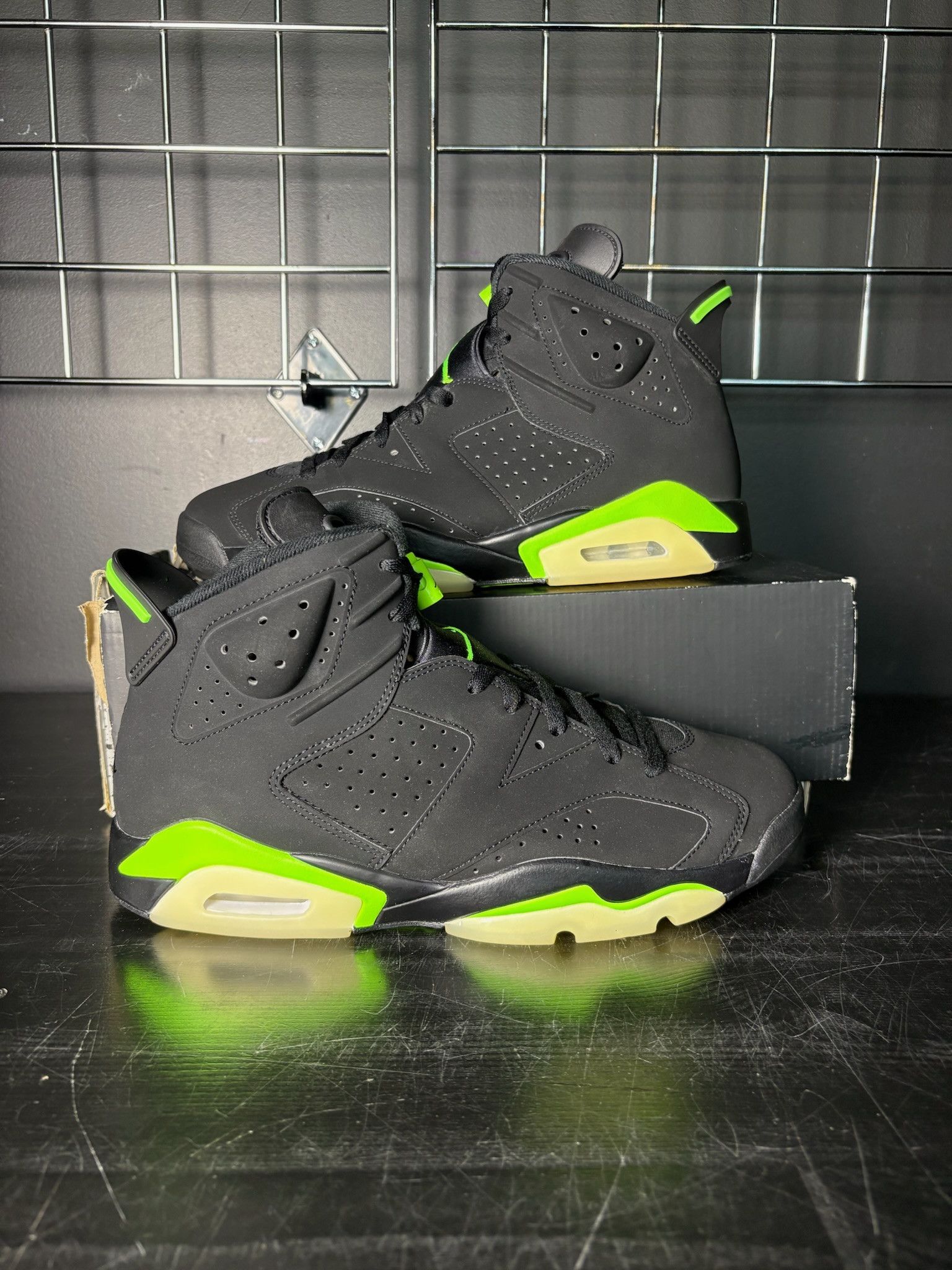 Jordan Brand Air Jordan 6 Retro "Electric Green" - Size 11.5 Size US 11.5 / EU 44-45 - 1 Thumbnail