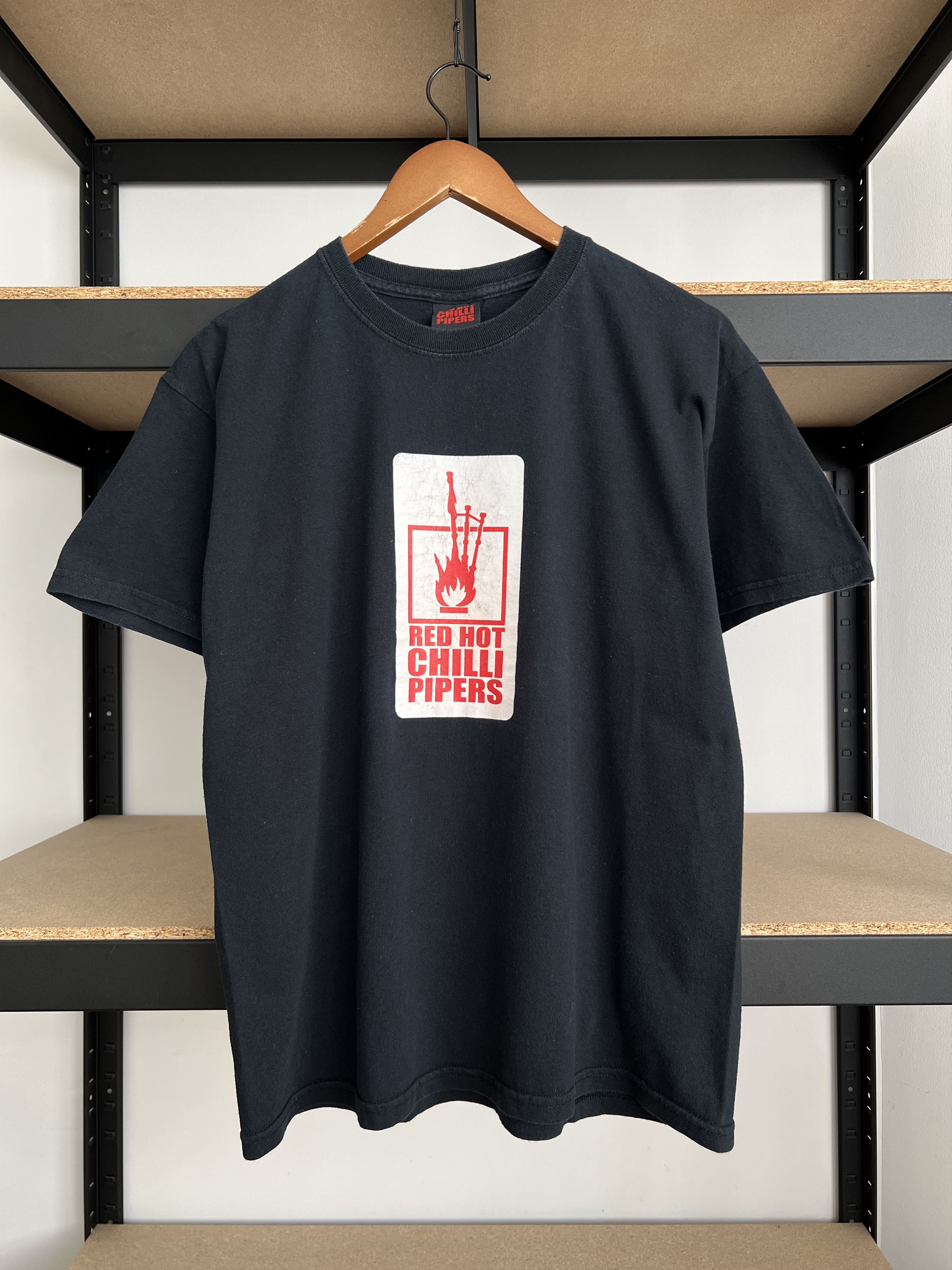Band Tees Vintage 2000s Red Hot Chilli Pipers Rock Band Black T-shirt Size US M / EU 48-50 / 2 - 3 Thumbnail