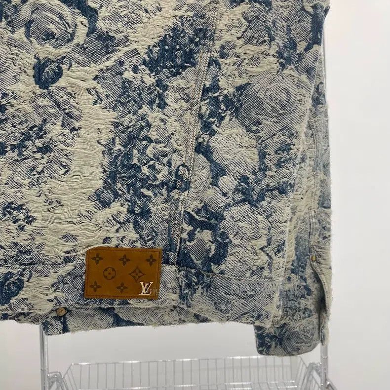 Louis Vuitton Louis Vuitton Blue floral-print logo denim jacket Size US M / EU 48-50 / 2 - 3 Thumbnail