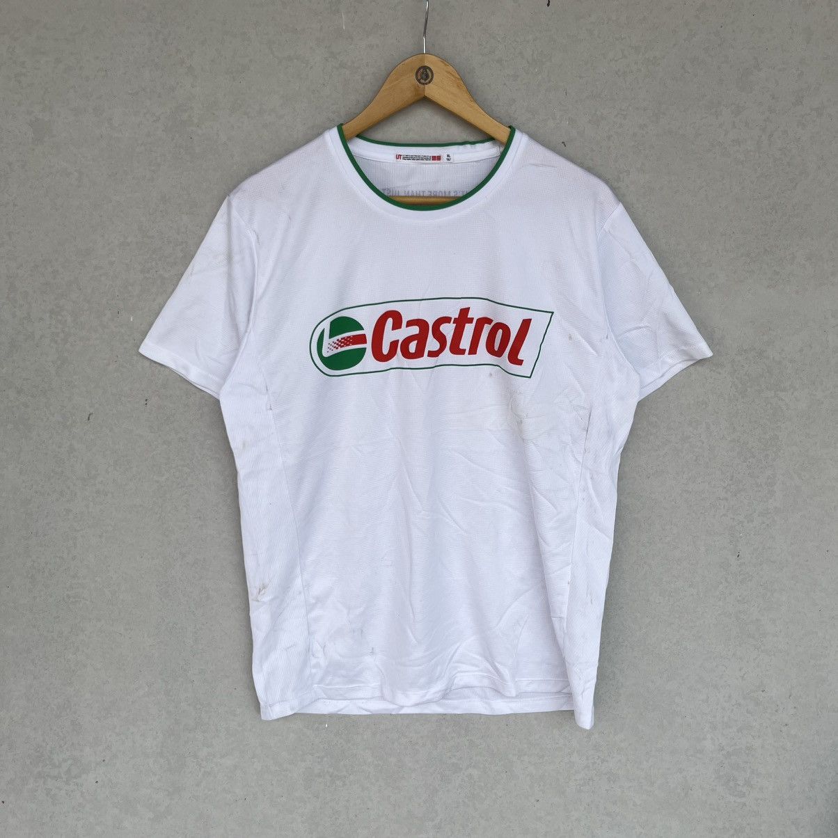 Other Vintage UNIQLO White Castrol T-shirt Size XL Size US XL / EU 56 / 4 - 1 Thumbnail