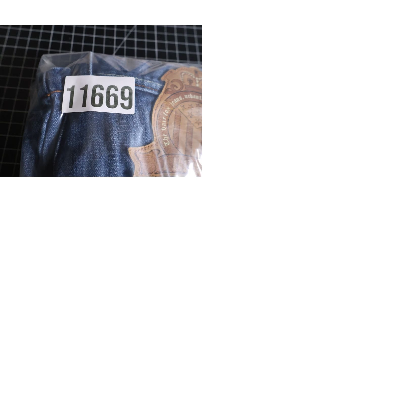Denime VINTAGE Bare Fox Baggy Jean Shorts Bermuda Denim 30 x 12 Blue Embroidered Men’s Shorts Boys? Size US 30 / EU 46 - 10 Thumbnail