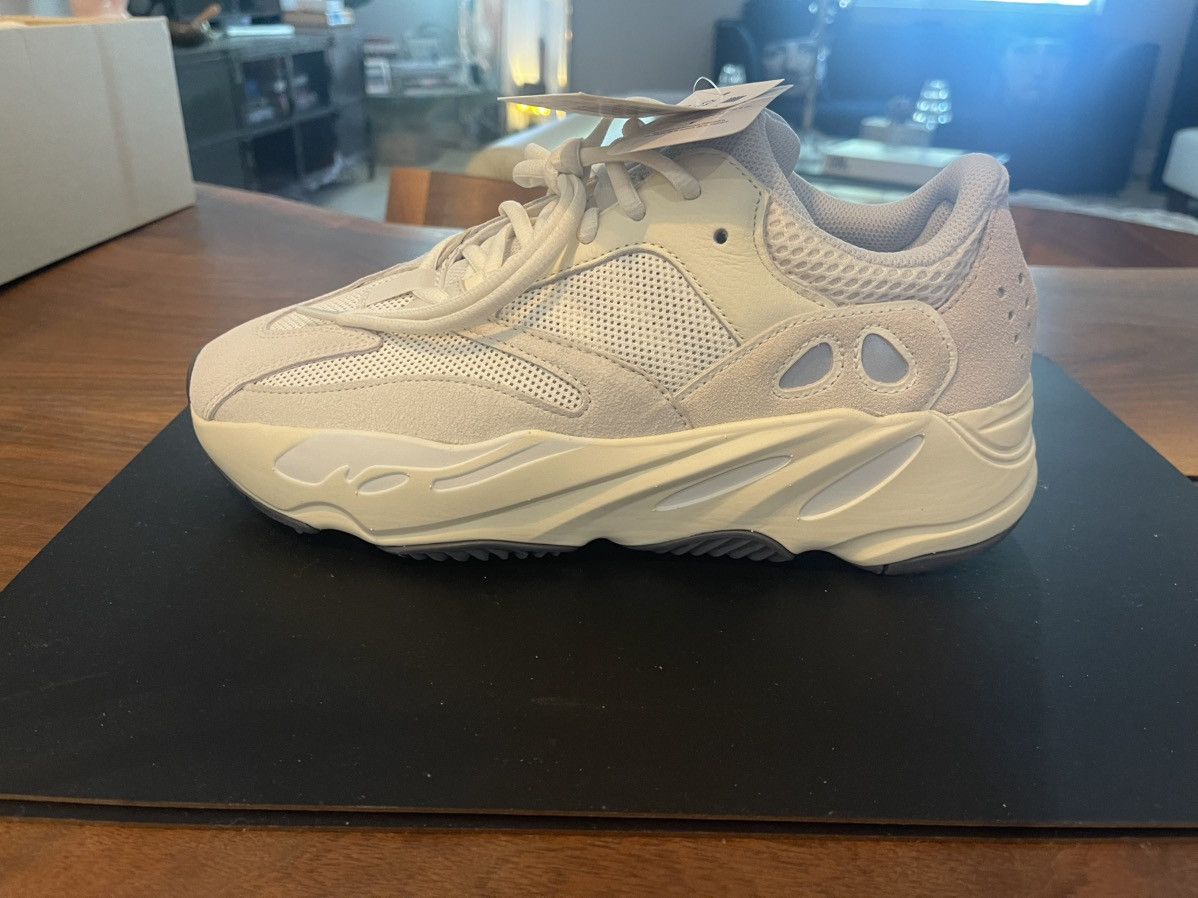 Yeezy Yeezy Boost 700 Salt DS 9.5 w/ Box & Tags Size US 9.5 / EU 42-43 - 2 Thumbnail