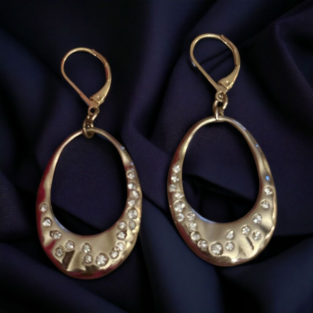 Other PMB Pembroke oval hammered crystal accent hoop earrings Size ONE SIZE - 1 Thumbnail