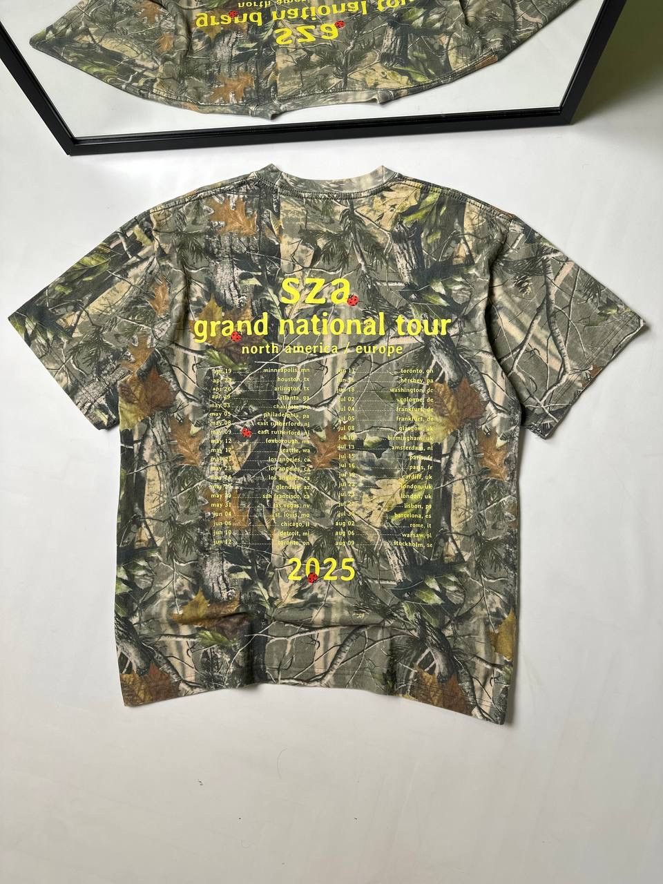 Kendrick Lamar 25s I LOVE SZA Bug Tee KENDRICK LAMAR Grand National Tour Size US M / EU 48-50 / 2 - 2 Thumbnail