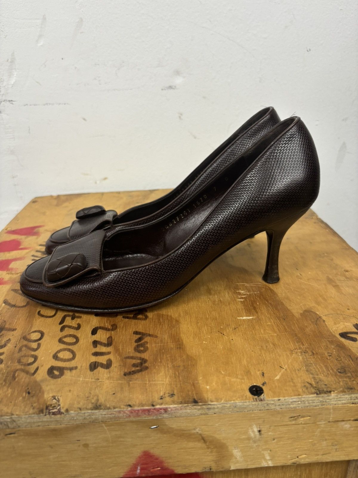 Salvatore Ferragamo Salvatore Ferragamo dark brown pebble leather kitten heel Size US 7.5 / IT 37.5 - 3 Thumbnail