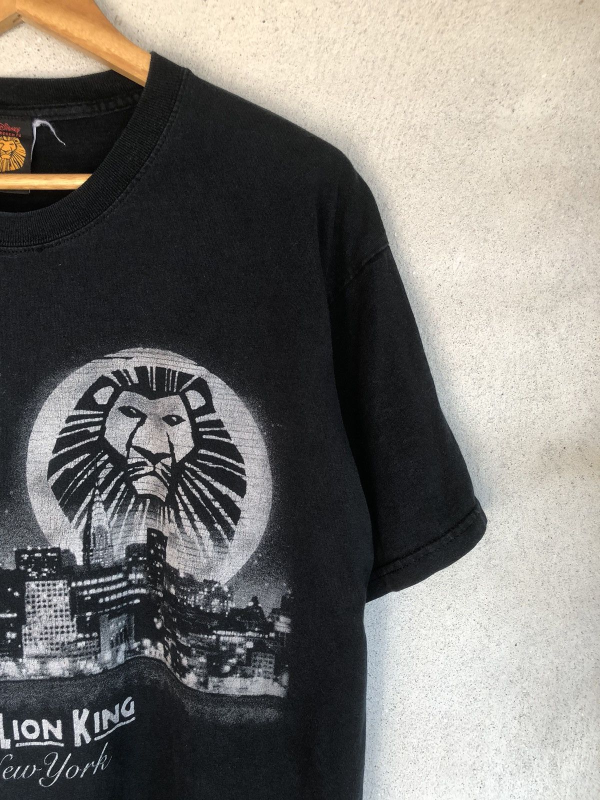 Vintage Vintage Y2K Disney The Lion King New York Movie Tee Size US L / EU 52-54 / 3 - 6 Thumbnail