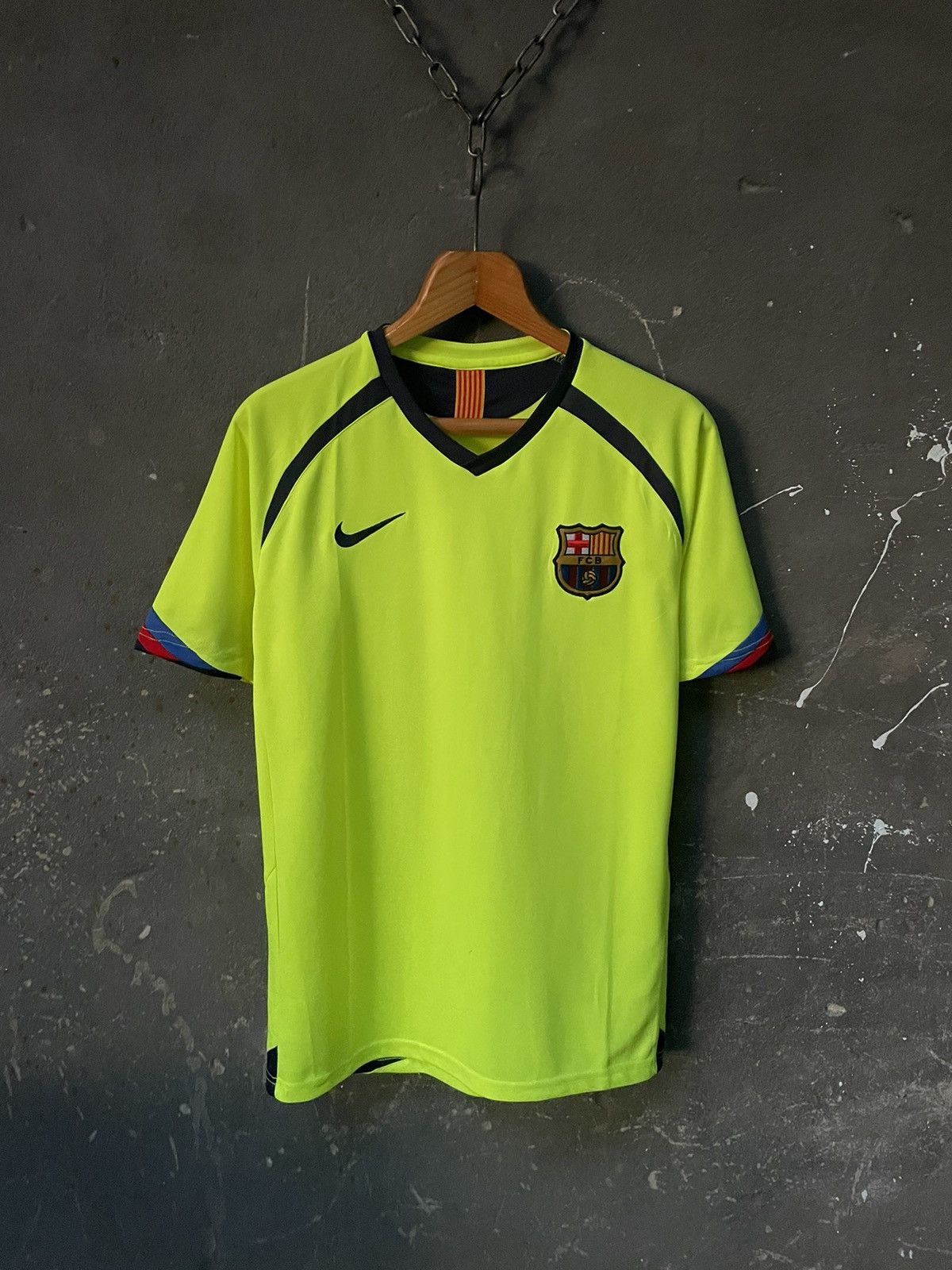 Nike × Vintage Vintage Nike Fc Barcelona 2005/2006 Away Football Shirt Size US L / EU 52-54 / 3 - 1 Thumbnail