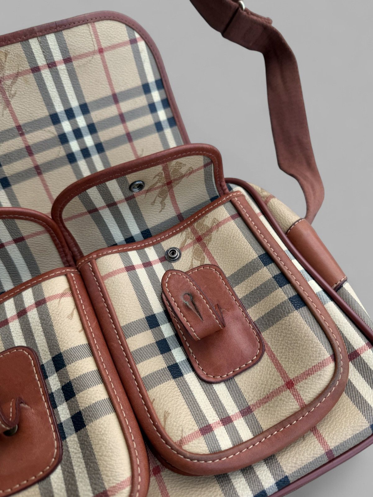 Burberry 80's BURBERRY NOVA CHECK Cargo Pockets Messenger Bag Size ONE SIZE - 13 Thumbnail