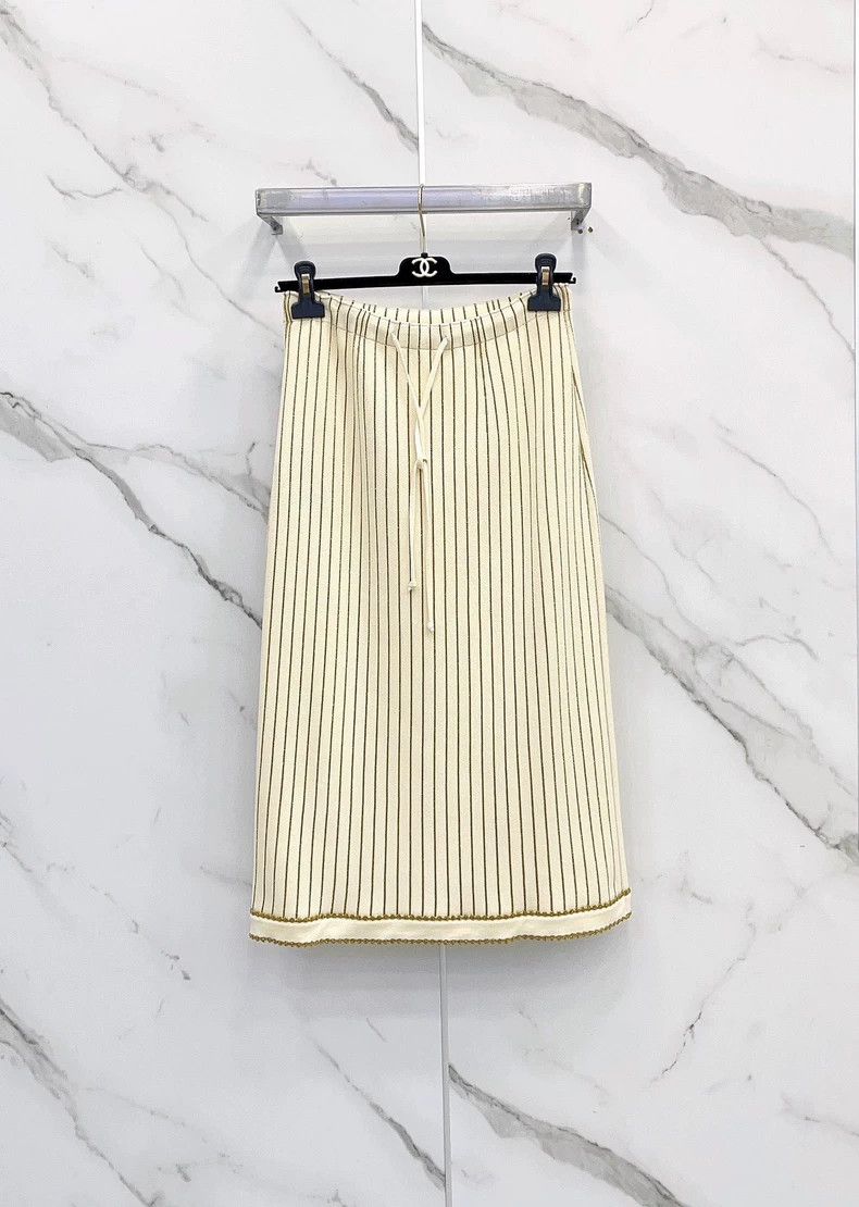 Gucci Gucci Gold Trim Wool Midi Skirt- DMC Size US 33 - 1 Thumbnail