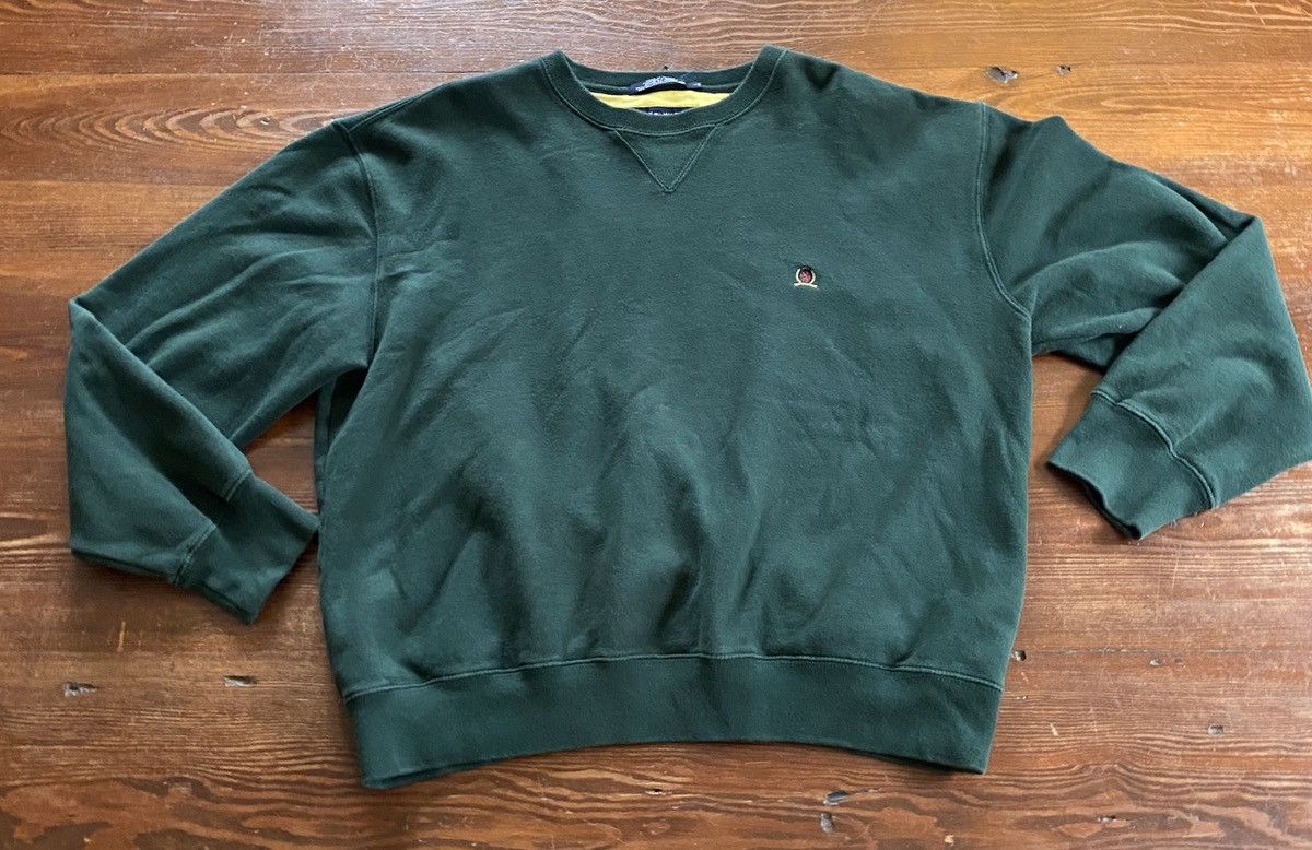 Tommy Hilfiger × Vintage Vintage ‘01 Tommy Hilfiger Crest Green Crewneck Sweatshirt Size US L / EU 52-54 / 3 - 2 Thumbnail