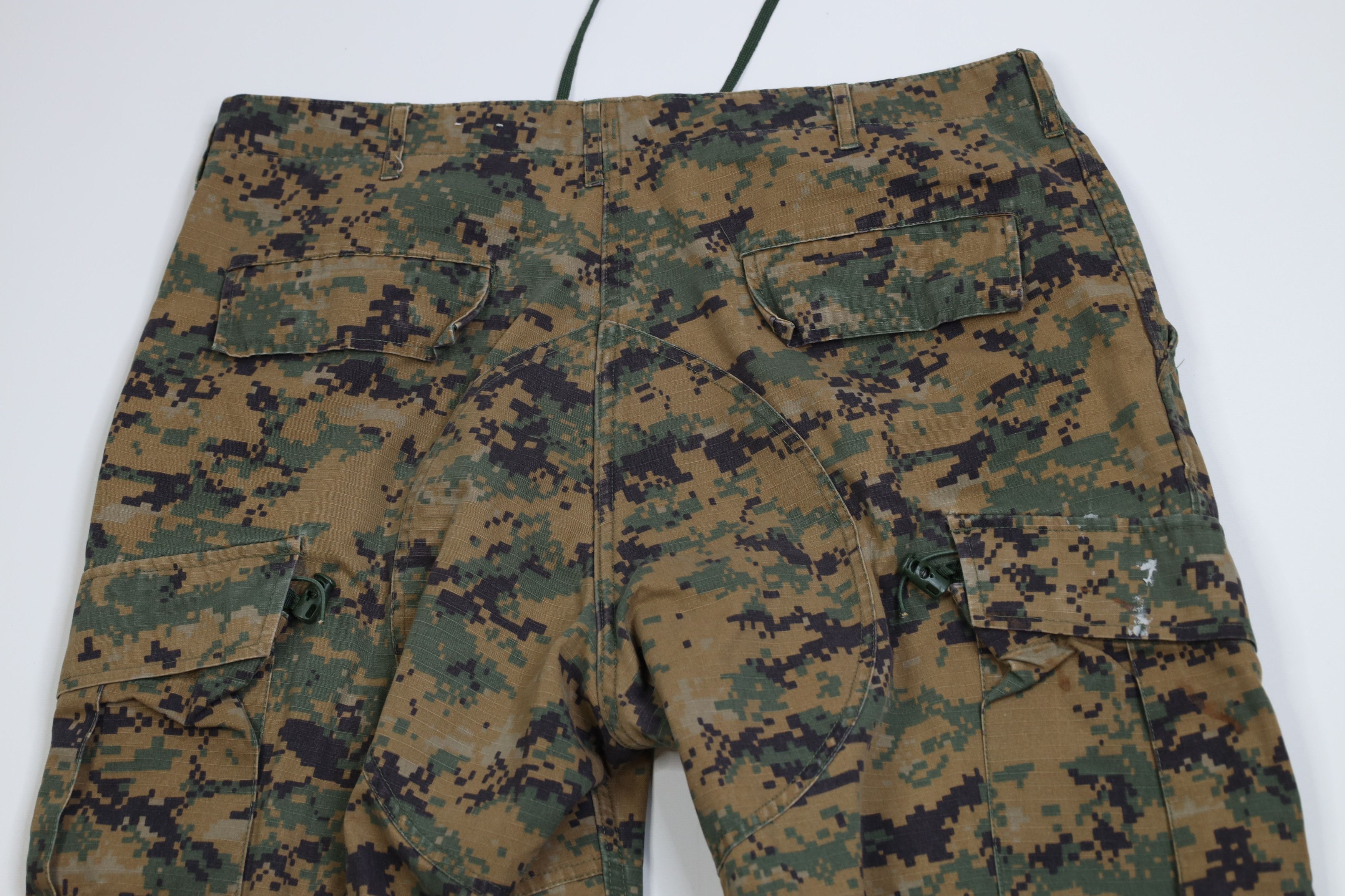 Vintage Vintage Streetwear Digital Camouflage Cargo Pants Combat Size US 36 / EU 52 - 13 Thumbnail