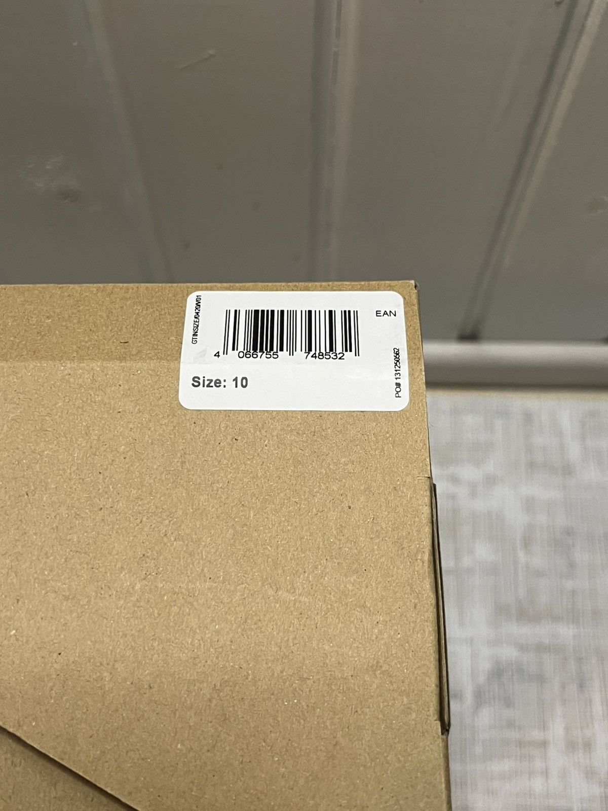 Yeezy ”Carbon” yeezy foam runner Size US 10 / EU 43 - 6 Thumbnail