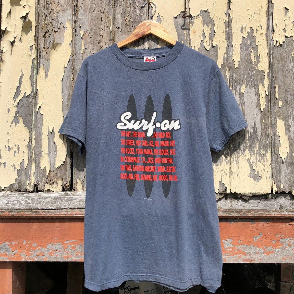 Vintage Vintage 90s Sunfaded Surf On Tshirt Size US M / EU 48-50 / 2 - 1 Thumbnail