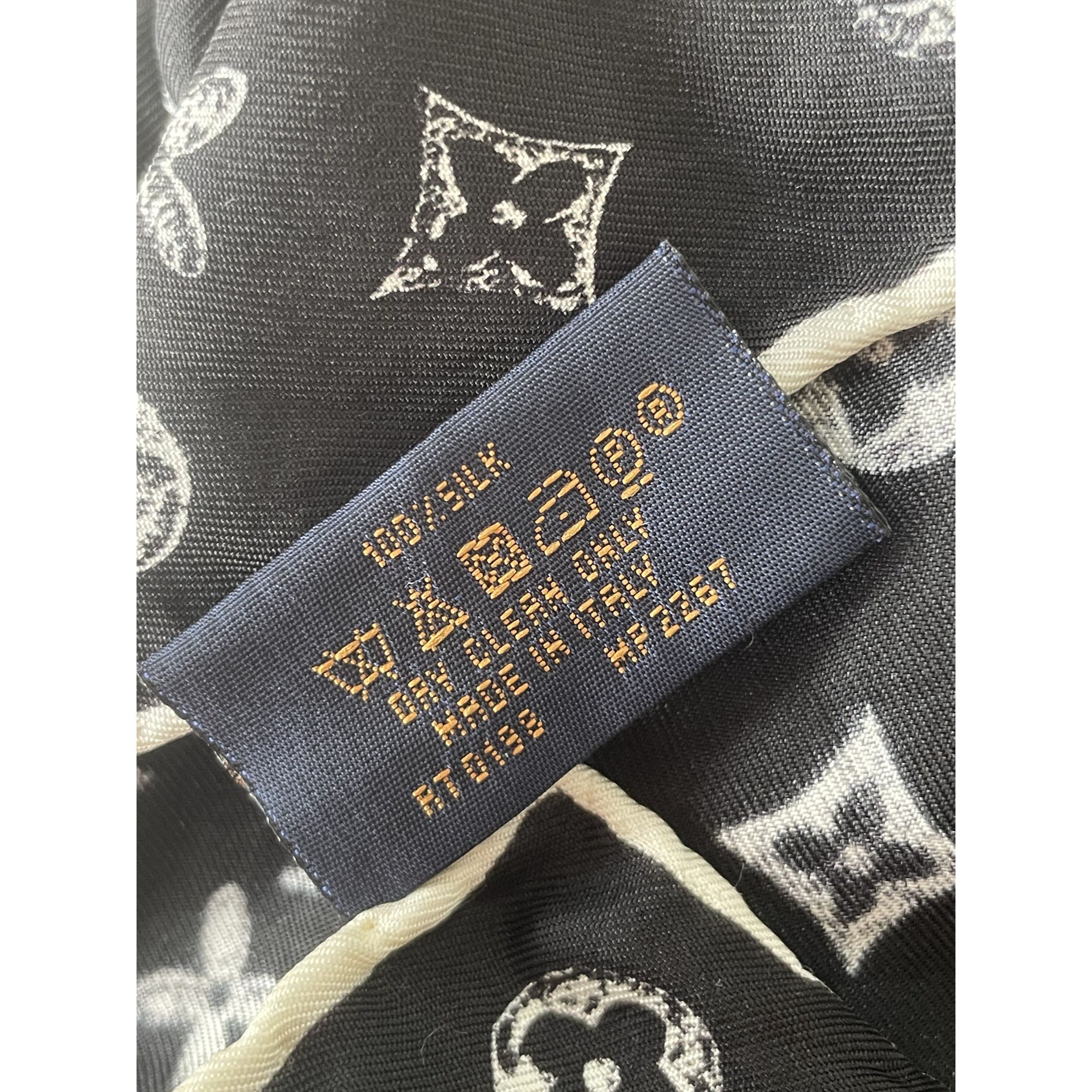 Louis Vuitton Louis Vuitton Paris Black Silk Scarf With Monogram & Animal Size ONE SIZE - 5 Thumbnail