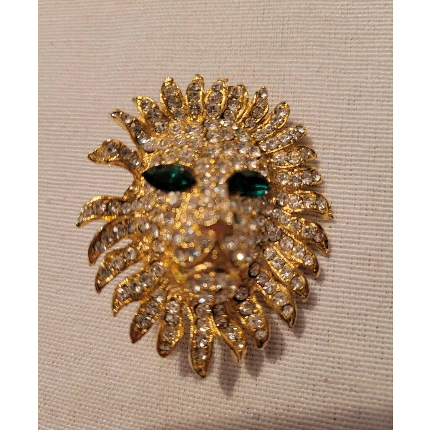 Other Vtg Gold Toned Emerald Eye Rhinestone Lion Head 2" Brooch Size ONE SIZE - 2 Thumbnail