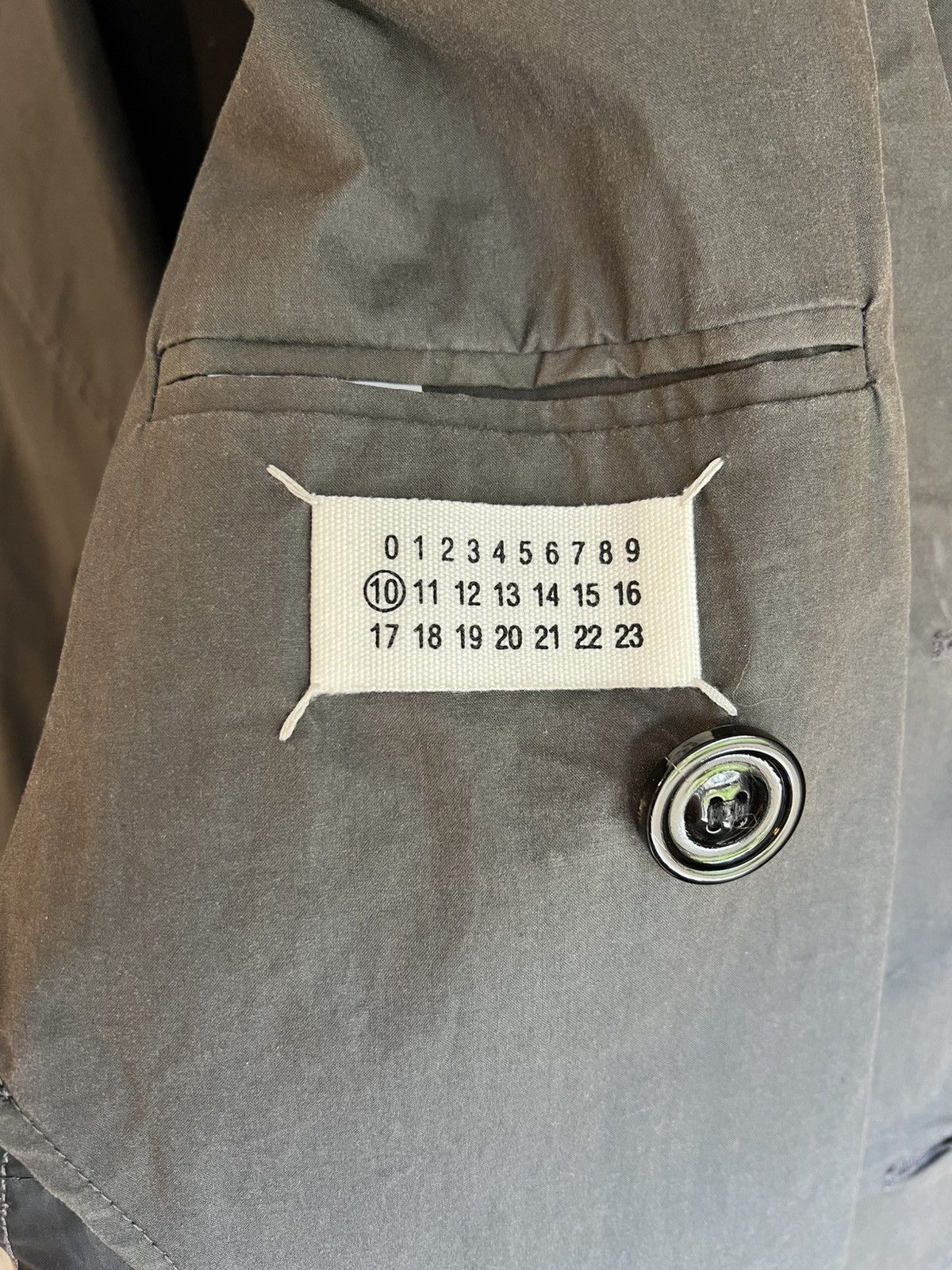 Maison Margiela Maison Margeila grey and black waxed trench coat Size US L / EU 52-54 / 3 - 9 Thumbnail