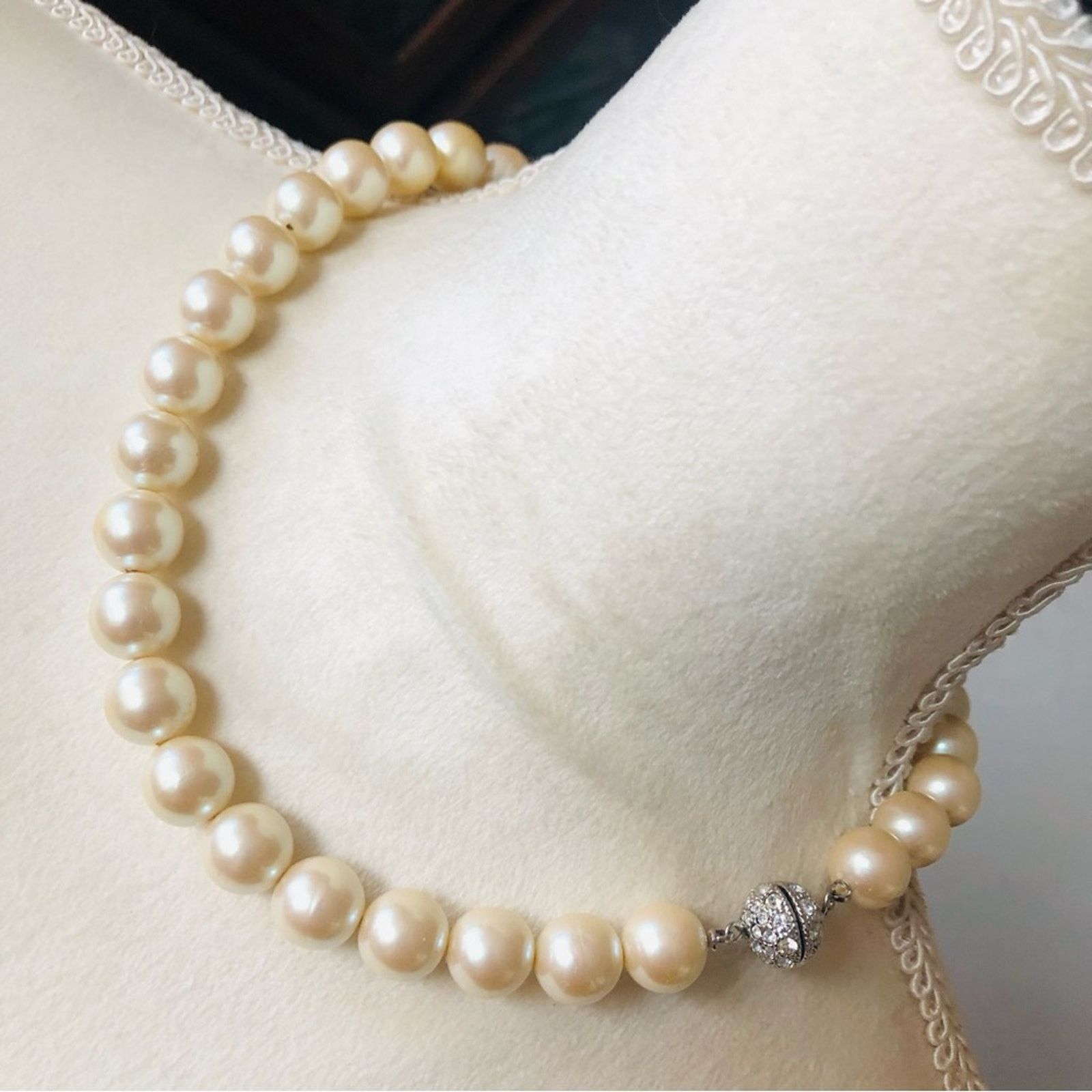 Vintage Vintage iridescent cream glass pearl bead necklace Size ONE SIZE - 1 Thumbnail