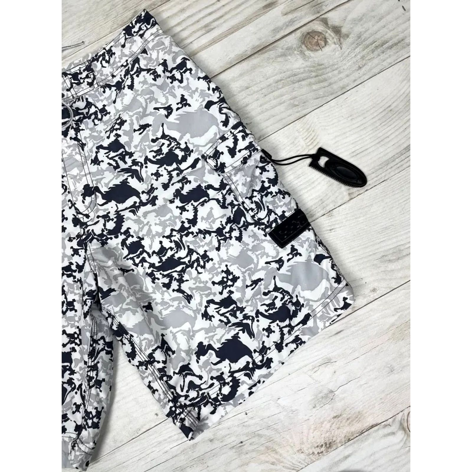 Oakley VINTAGE Oakley Men's Swim Shorts Bottom 32 White Drawstring 00s Skulls 9.06 in 11.81 in 23 cm 30 cm 33 cm Size US 32 / EU 48 - 4 Thumbnail