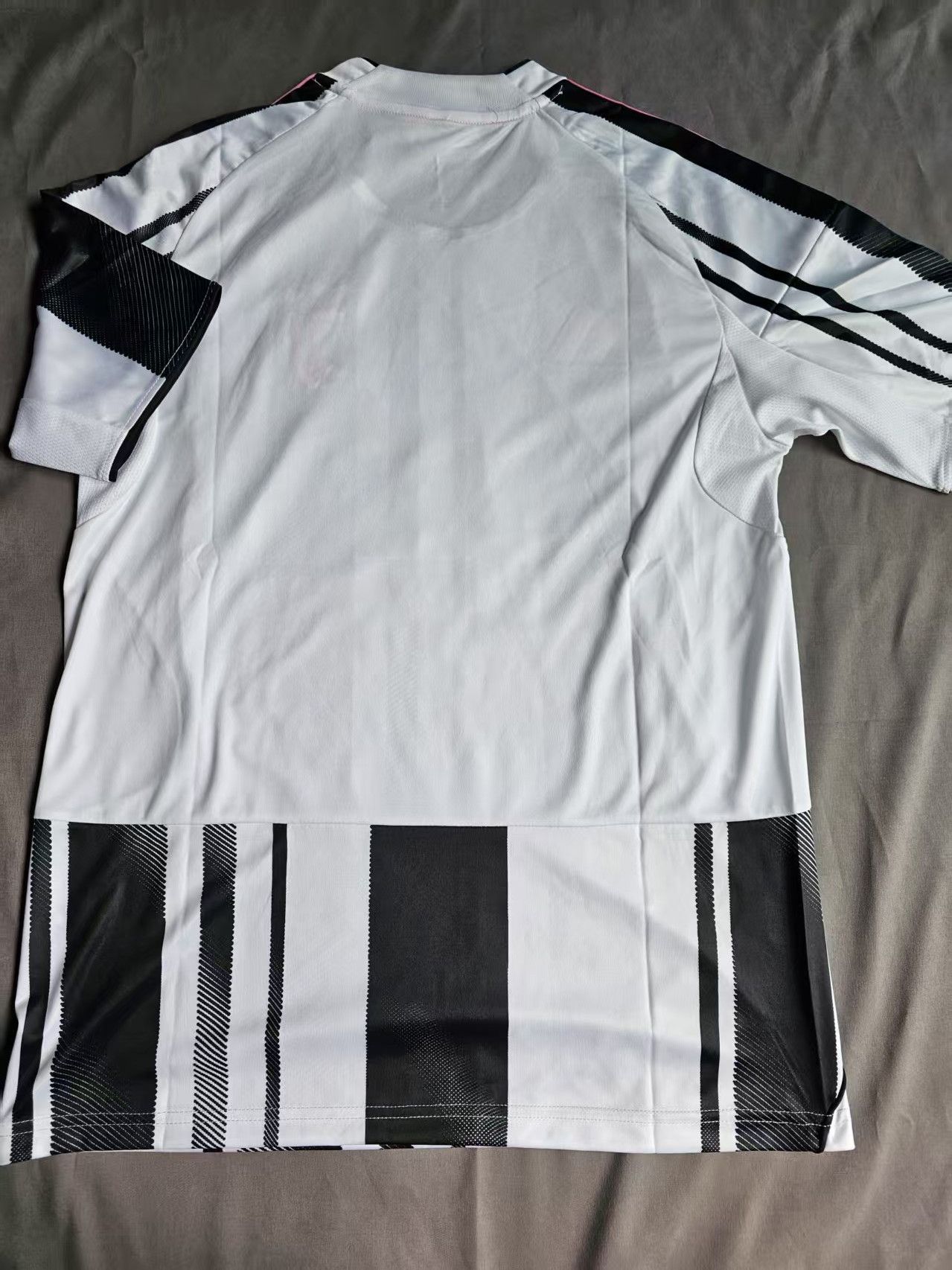 Other Juventus Jersey Home 2025 26 Season Size US L / EU 52-54 / 3 - 4 Thumbnail