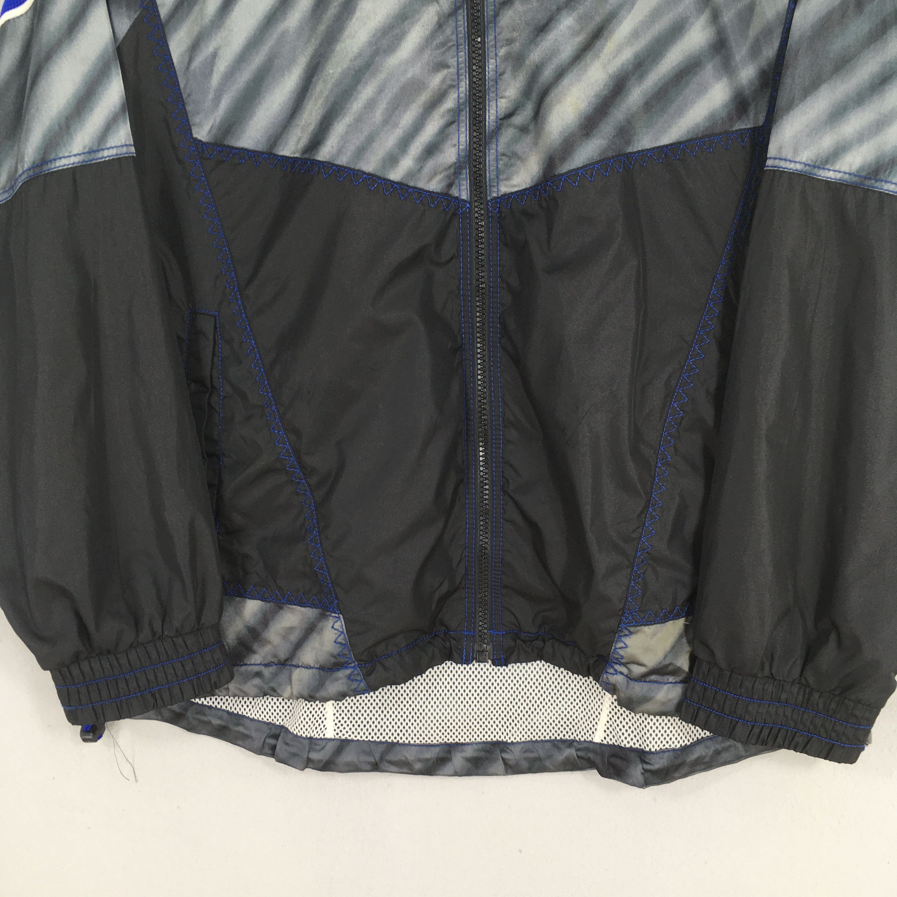 Asics Vintage 90s Asics Japan Windbreaker Jacket Large Size US L / EU 52-54 / 3 - 3 Thumbnail