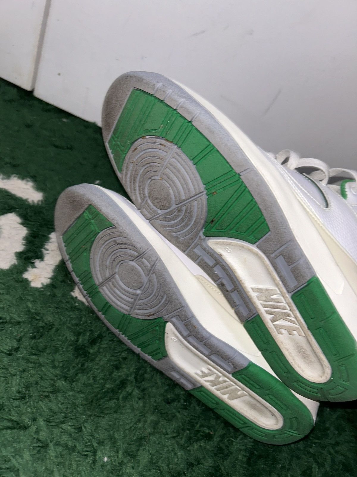 Jordan Brand Jordan 2 Lucky Green size 8 Preowned with box Size US 8 / EU 41 - 7 Thumbnail