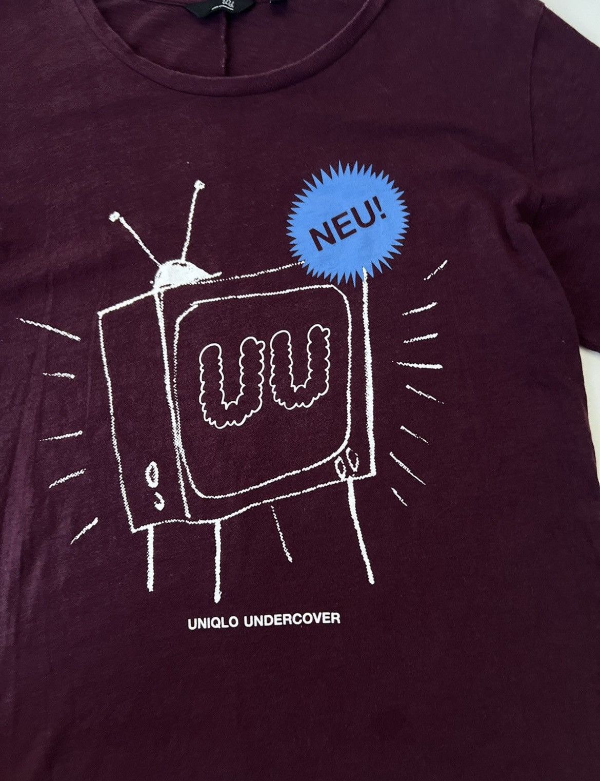 Undercover × Uniqlo UDERCOVER UNIQLO UU NEU TV Y2K TEE RARE VINTAGE Size US XL / EU 56 / 4 - 2 Thumbnail