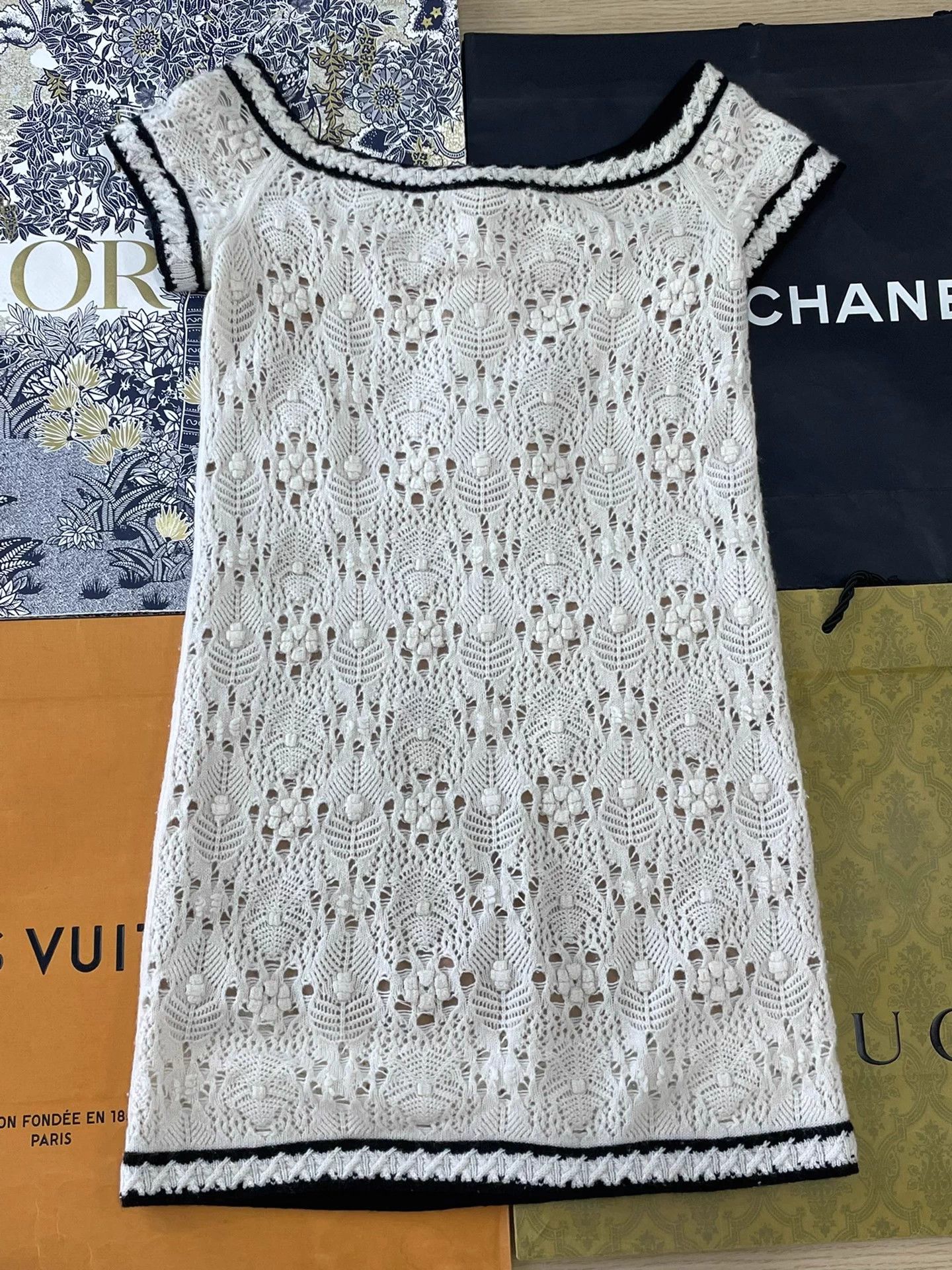 Chanel Chanel One-Shoulder Cashmere Dress B&W Colorblocked 36 Size XS / US 0-2 / IT 36-38 - 3 Thumbnail