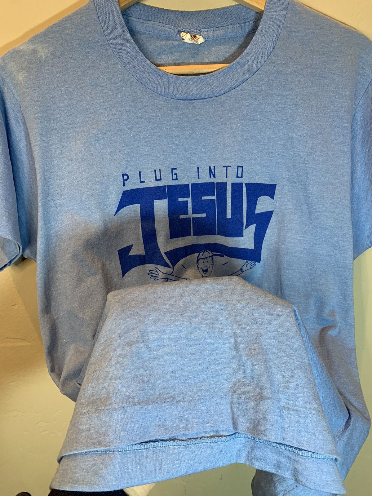 Vintage *RARE* Vintage Plug Into Jesus Christ Single Stitch T-Shirt Size US M / EU 48-50 / 2 - 5 Thumbnail