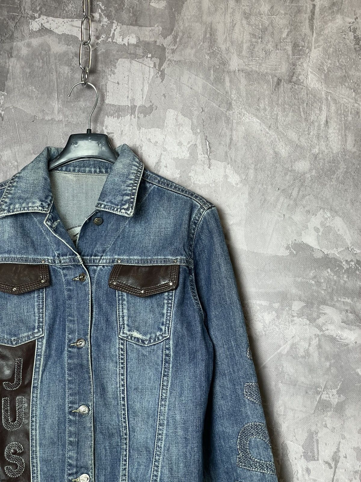 Just Cavalli × Roberto Cavalli × Vintage Vintage Roberto Cavalli Denim Jacket 90s Embroidered Size L / US 10 / IT 46 - 4 Thumbnail