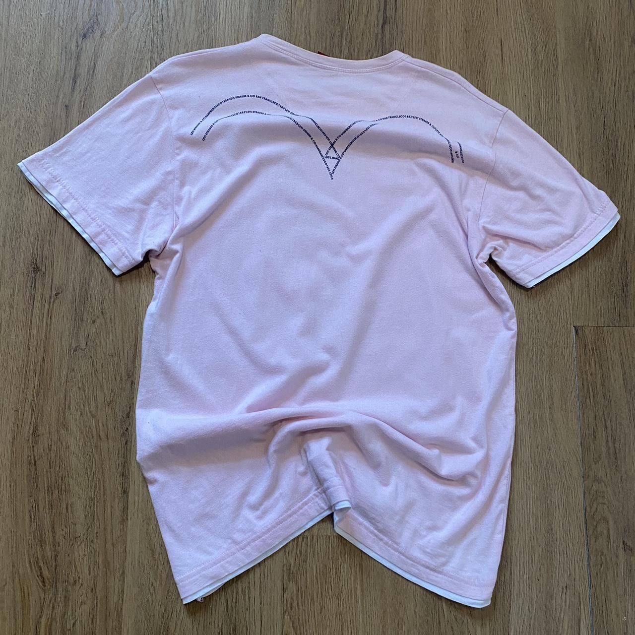 Levi's Super soft and comfy pink t shirt #tshirts Levis y2k Size US L / EU 52-54 / 3 - 1 Thumbnail