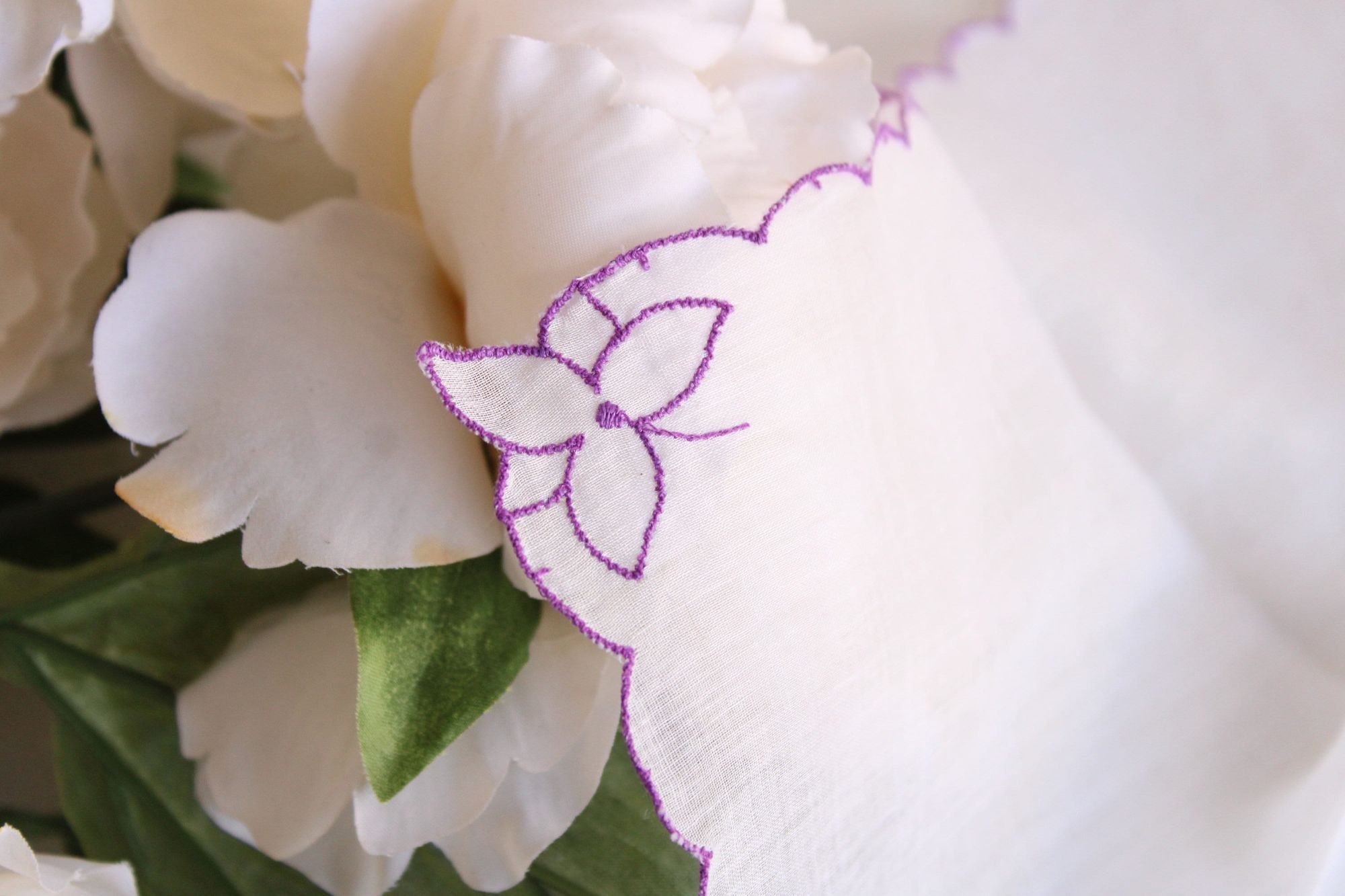 Vintage Vintage Handkerchief, Purple Flower Embroidery on White Cott Size ONE SIZE - 6 Thumbnail