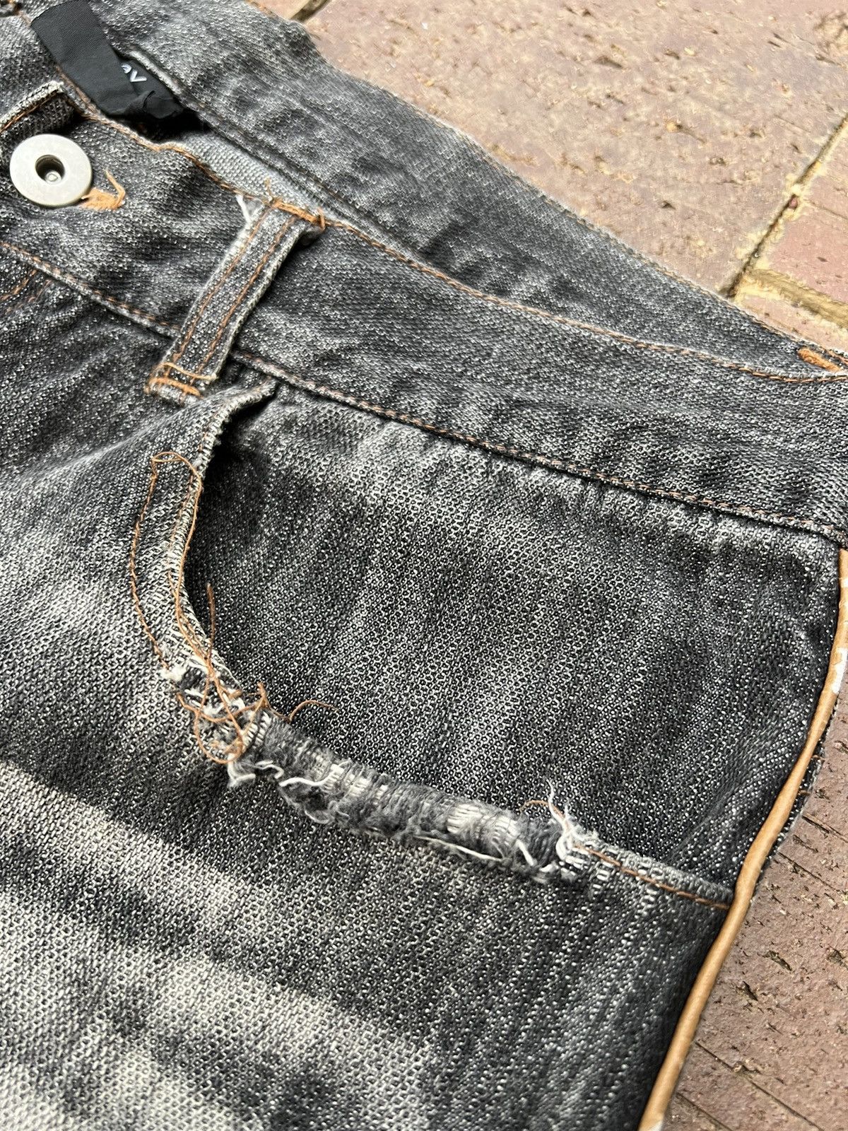 Japanese Brand LAV DISTRESSED JEANS VERY RARE Size US 31 - 15 Thumbnail