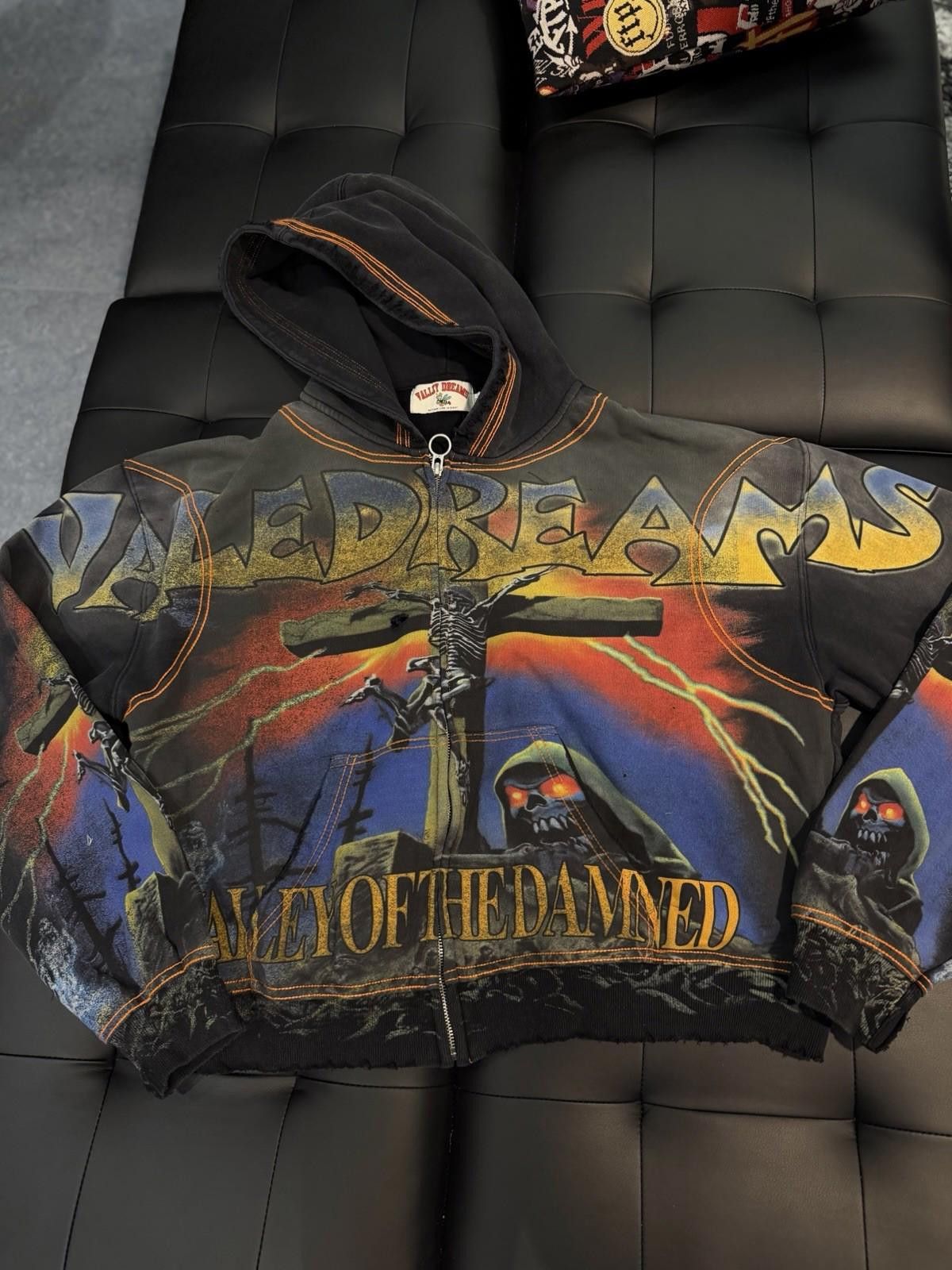 Size XL - Vale Zip Up Hoodie Authentic Valley
