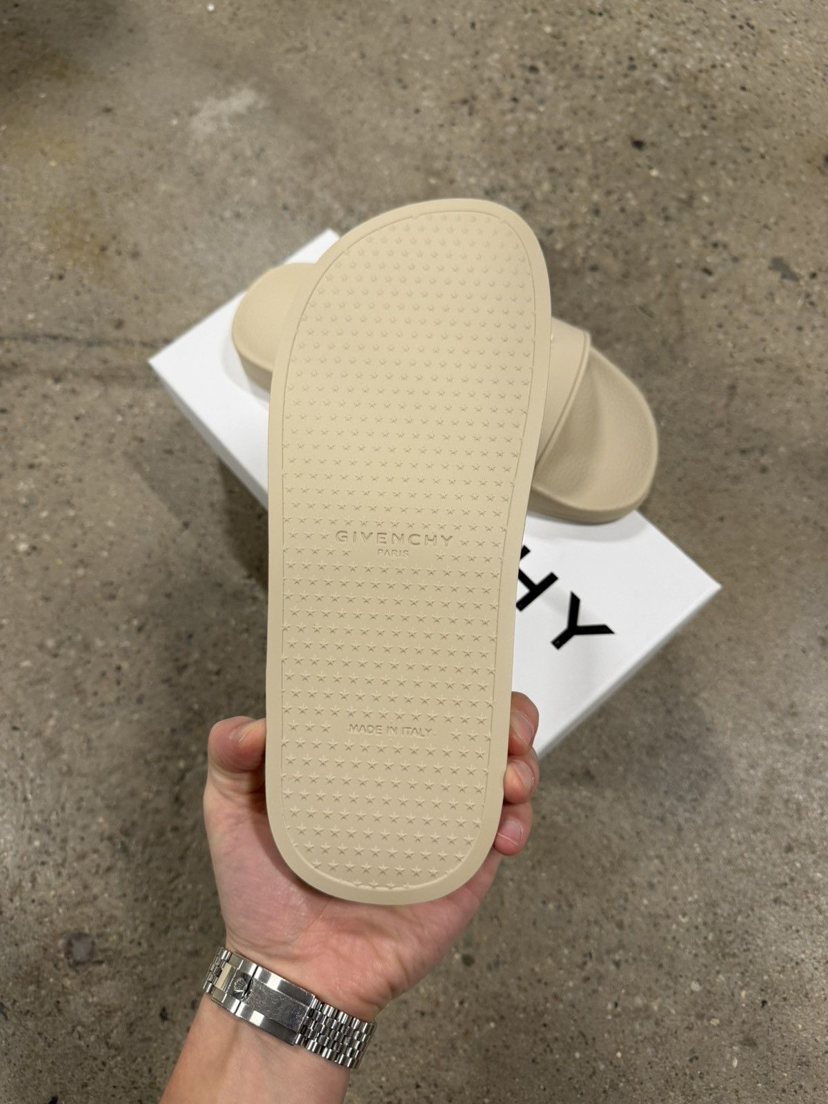 Givenchy Givenchy Rubber Pool Slides NEW 475$ Size US 11 / EU 44 - 5 Thumbnail