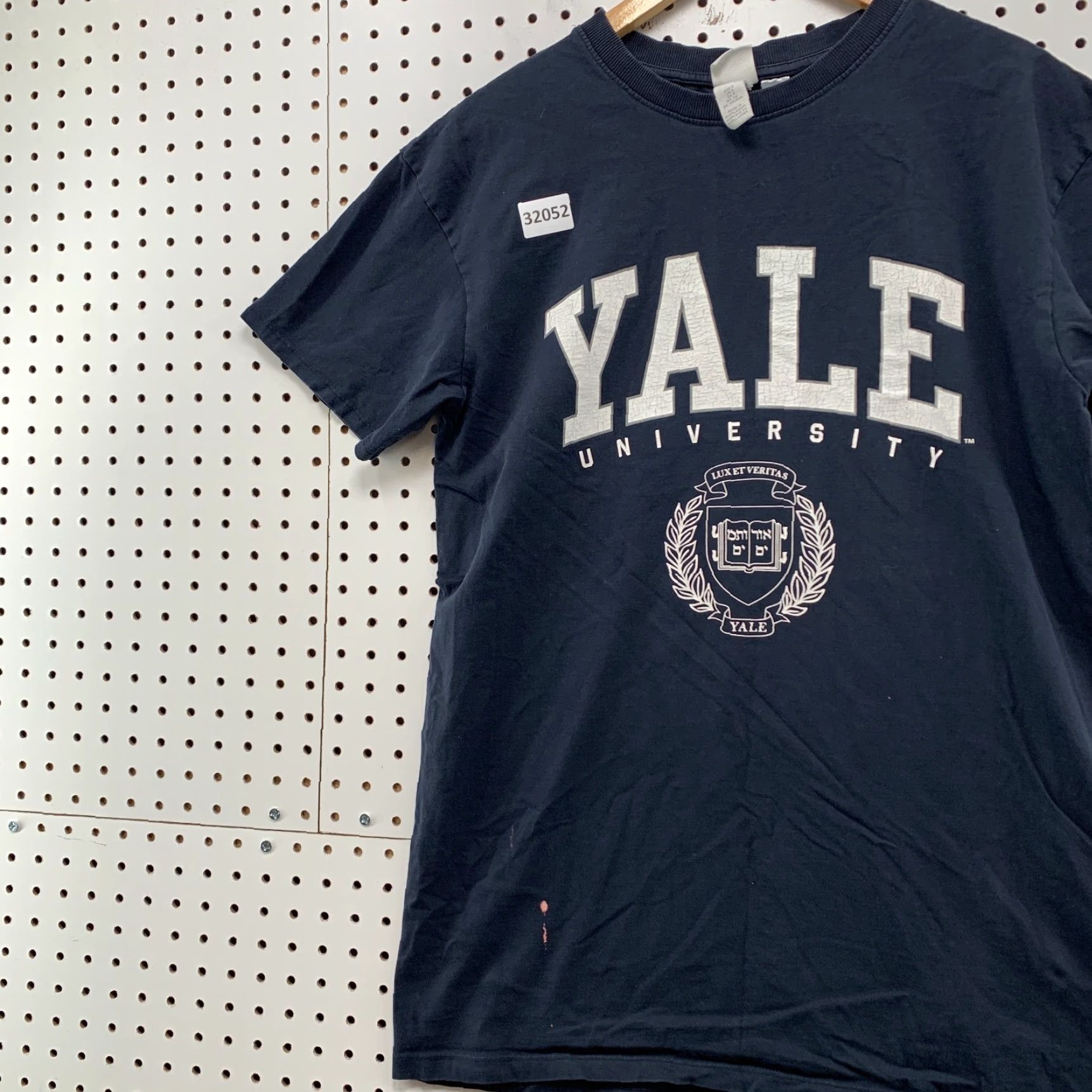 H&M VINTAGE Yale University Shirt Blue Mens Medium Crew Neck Short Sleeve Distressed 90s University Mens Shirt Blue Medium Yale University H&M Size US M / EU 48-50 / 2 - 3 Thumbnail
