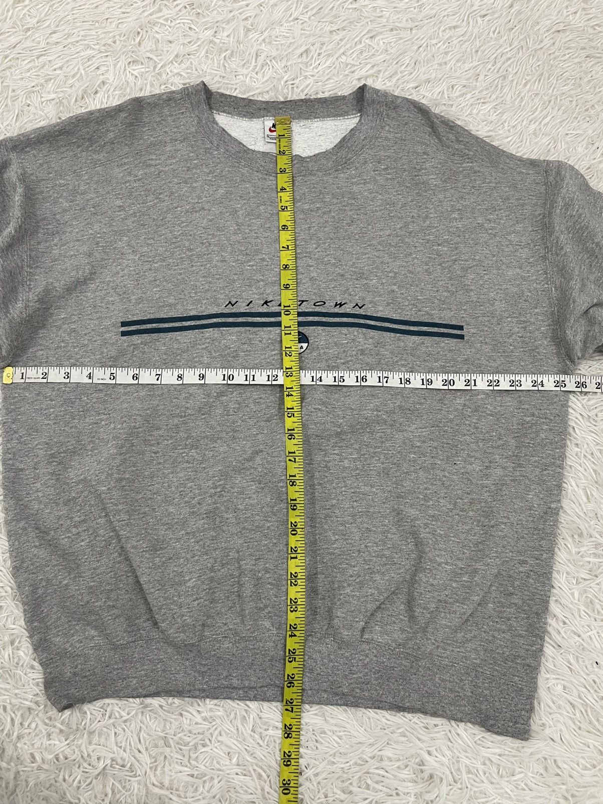 Nike Vintage Late 90s Nike Town Usa Sweatshirt Size US L / EU 52-54 / 3 - 8 Thumbnail