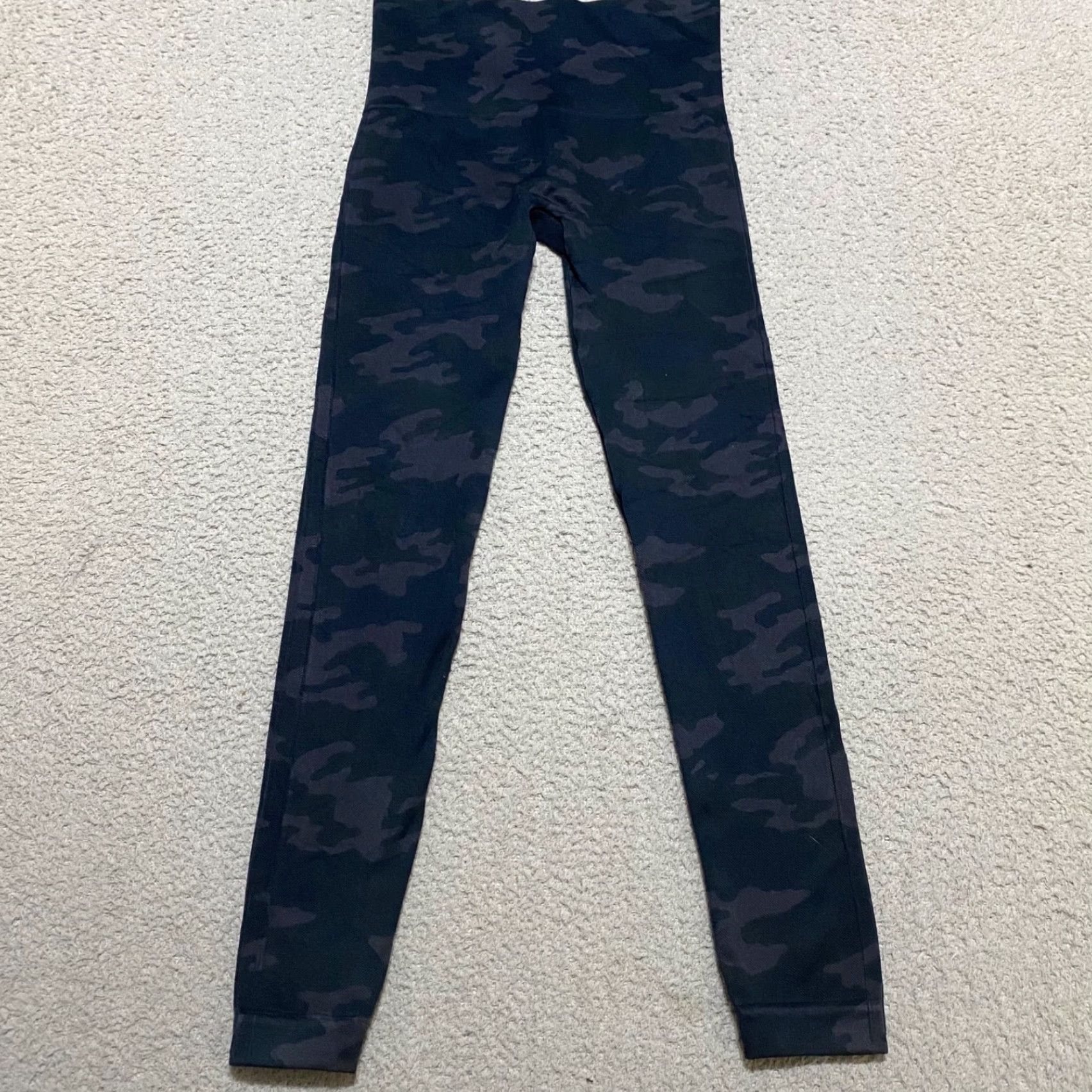 Spanx Spanx Womens Leggings XS Gray Black Camo Look at Me Now Seamless Stretch Size 26" / US 2 / IT 38 - 2 Thumbnail