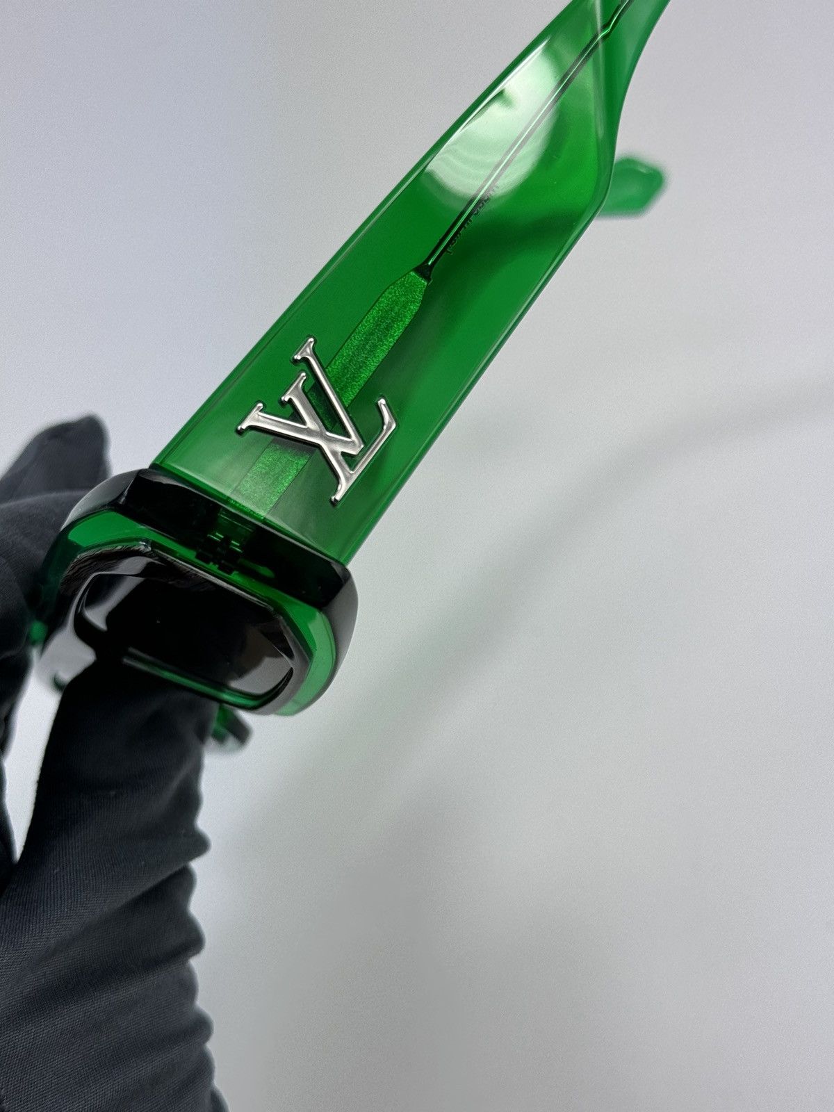 Louis Vuitton LV GREEN FRAME SUNGLASSES Z2451U Size ONE SIZE - 5 Thumbnail