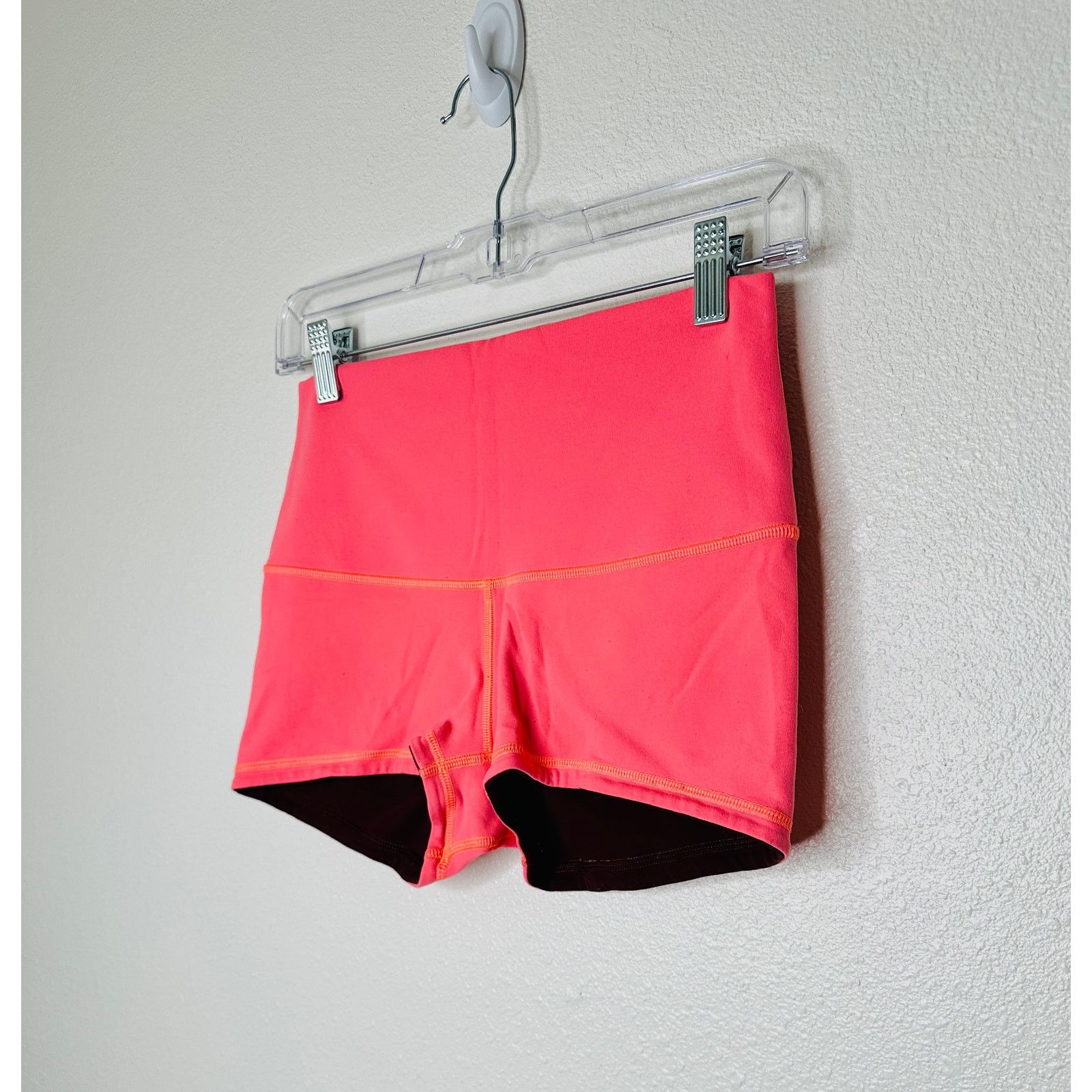 Lululemon Lululemon Peach Reversible Sweat Wicking Boogie Shorts 2 Size 26" / US 2 / IT 38 - 6 Thumbnail