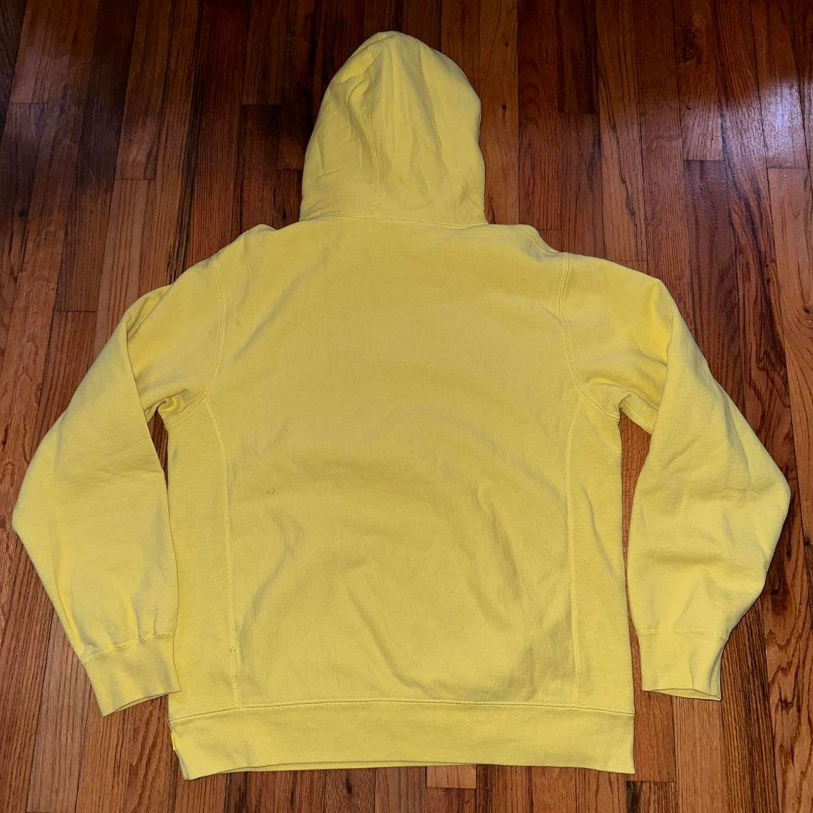 Supreme Supreme Embossed Logo Hooded Sweatshirt Lemon SS18 size L Size US L / EU 52-54 / 3 - 3 Thumbnail